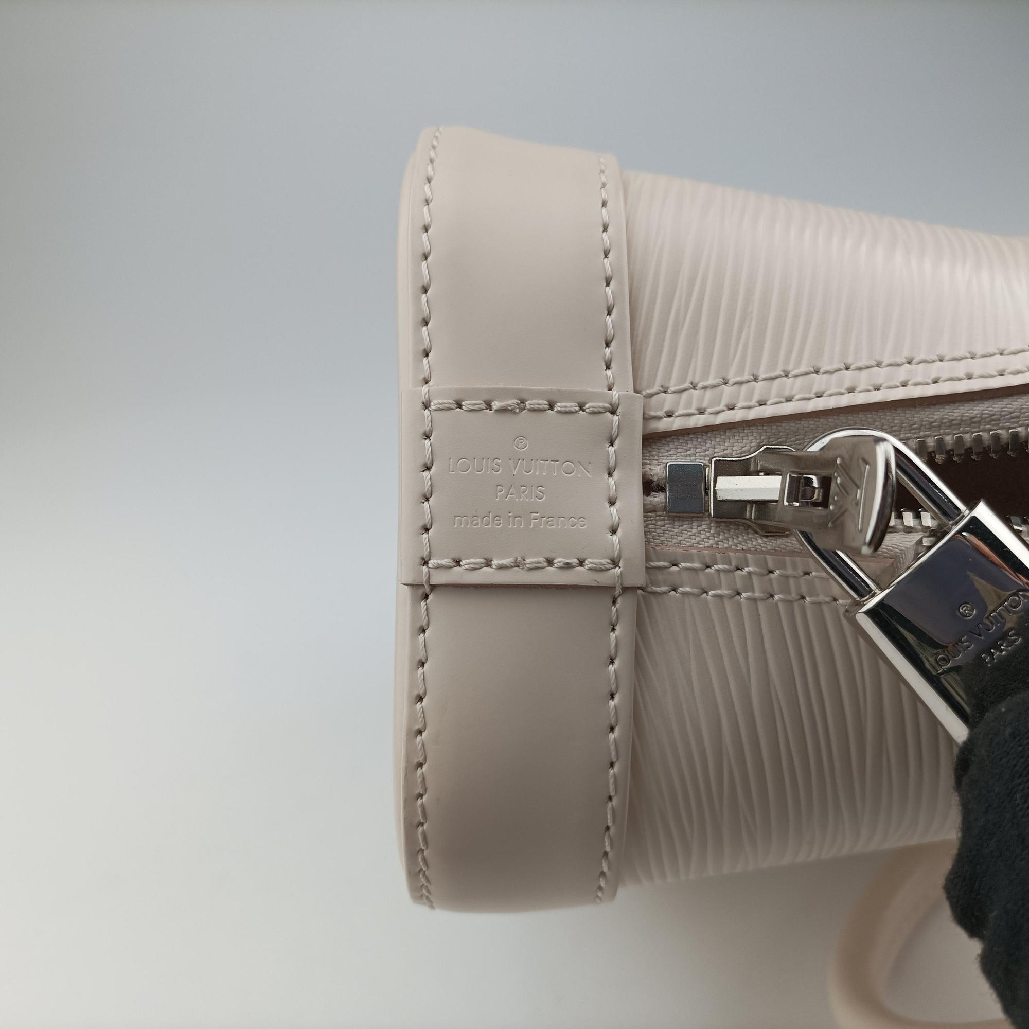 Secondhand Louis Vuitton Alma BB IVOIRE Epi M58706 shoulderbag | stylenewstar