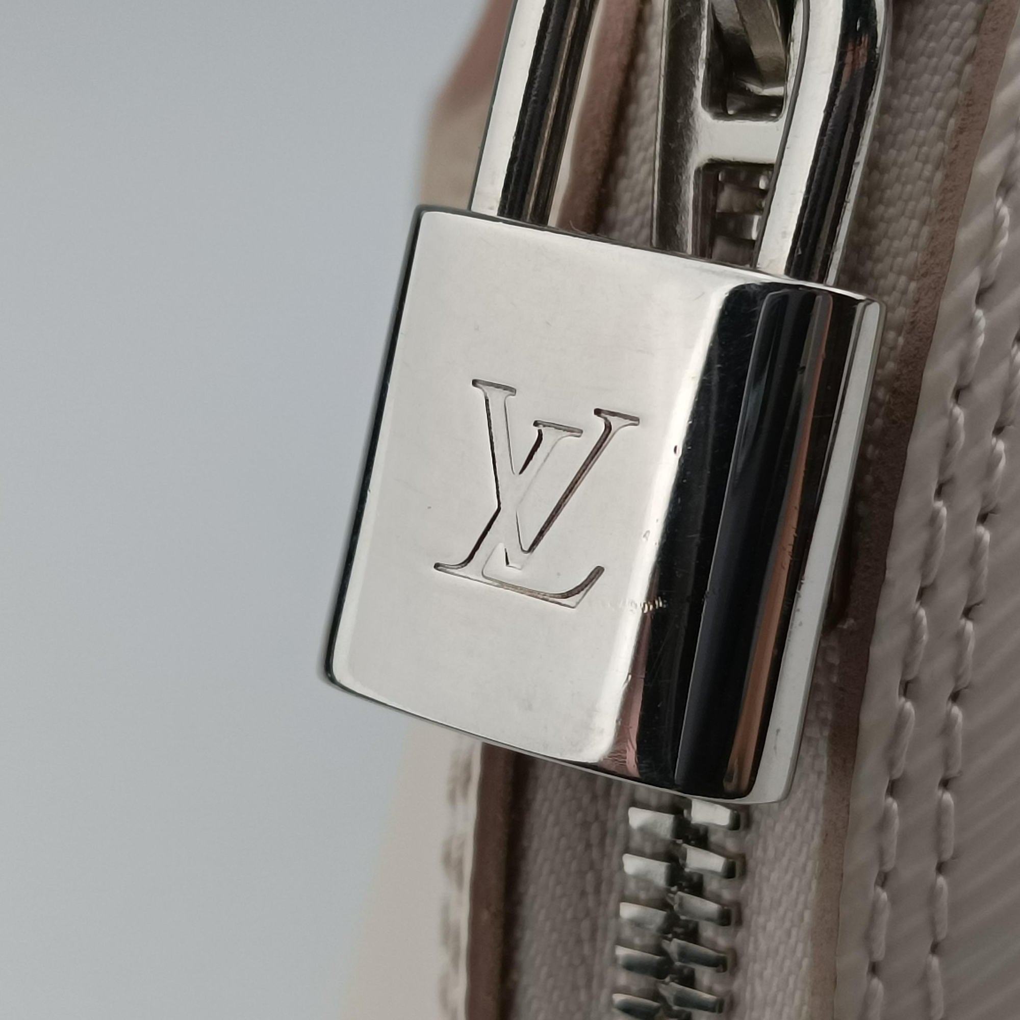 Secondhand Louis Vuitton Alma BB IVOIRE Epi M58706 shoulderbag | stylenewstar
