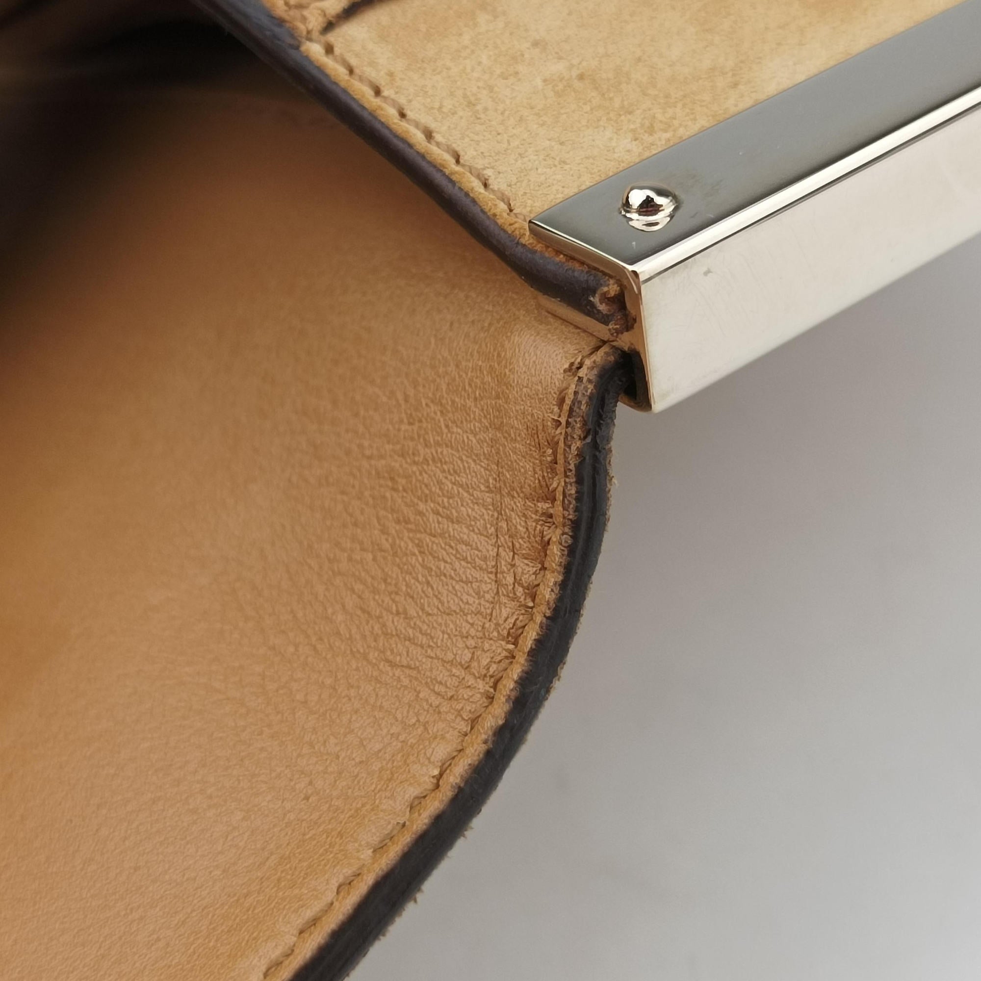 Pre-owned Gucci Romy Beige Suede 167738 clutchbag | stylenewstar