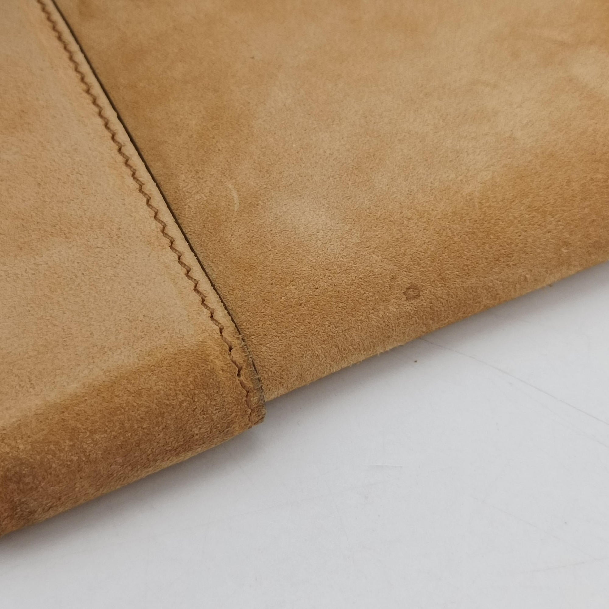 Pre-owned Gucci Romy Beige Suede 167738 clutchbag | stylenewstar