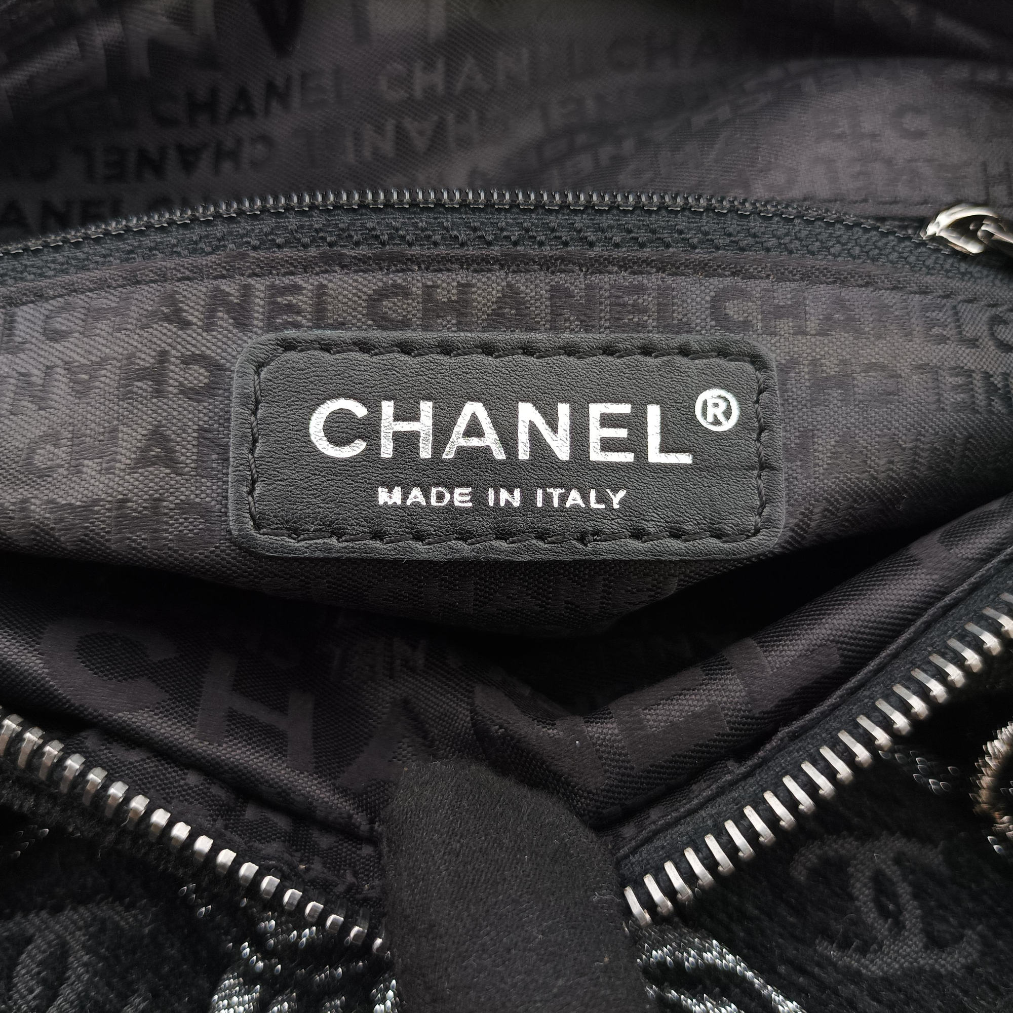 Vintage Chanel Interlocking CC Chain Motif Black Cotton Canvas interwoven A29996 shoulderbag | stylenewstar