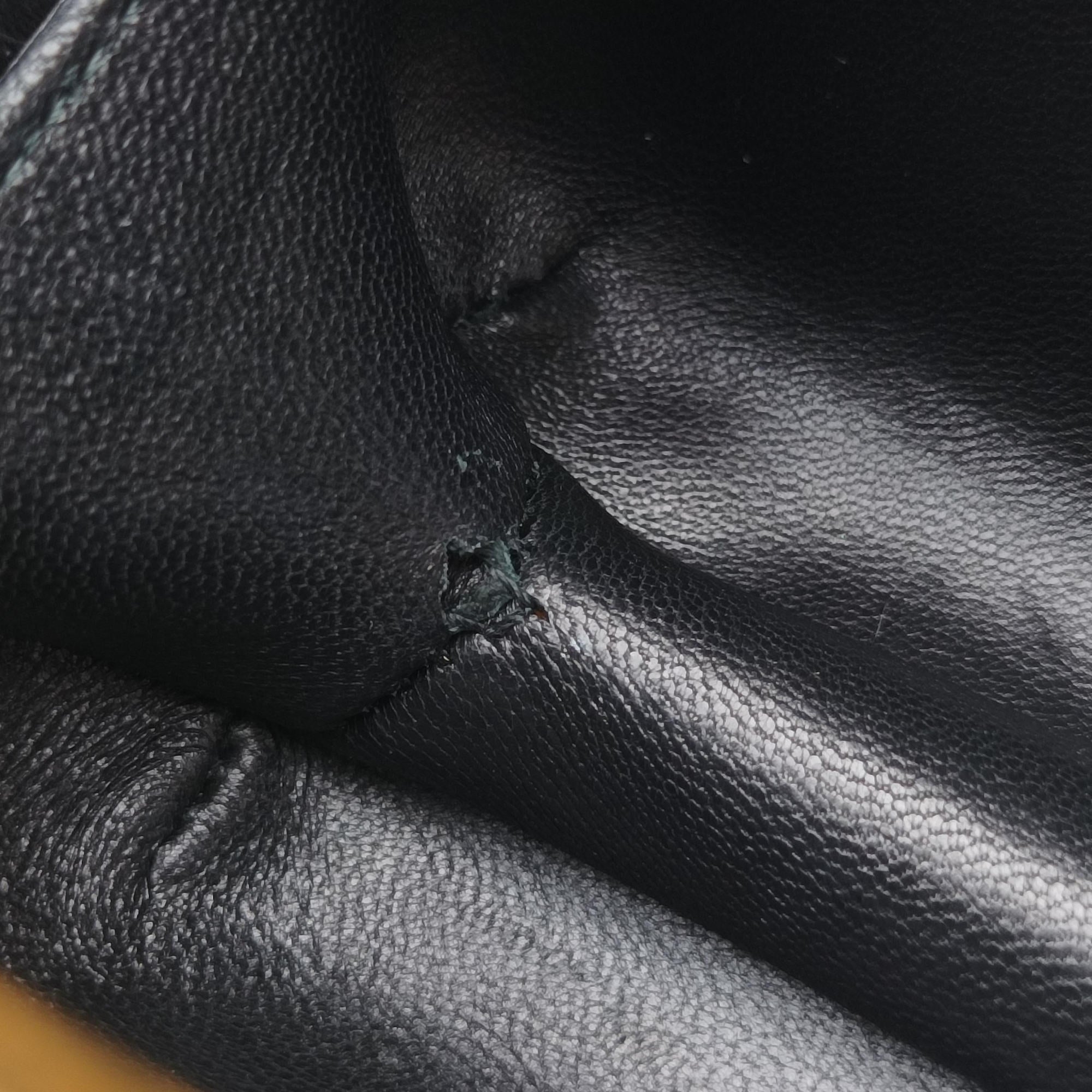 Pre-owned Alexander McQueen Four Ring Black Leather  shoulderbag | stylenewstar