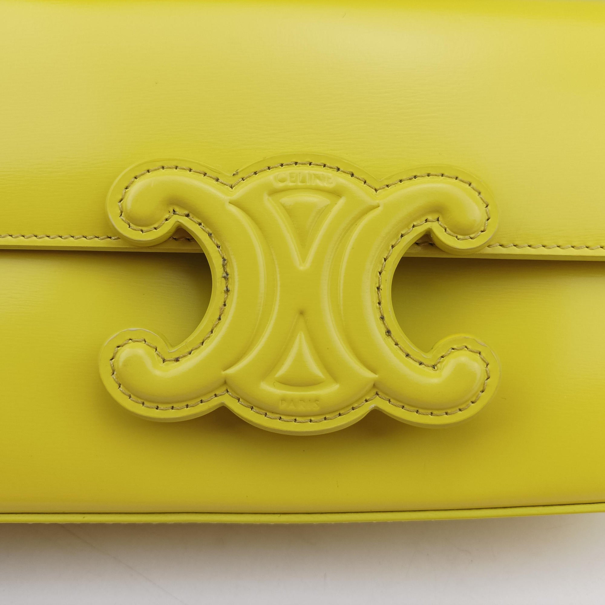 Pre-owned Celine Triomphe Chain Yellow Leather  shoulderbag | stylenewstar