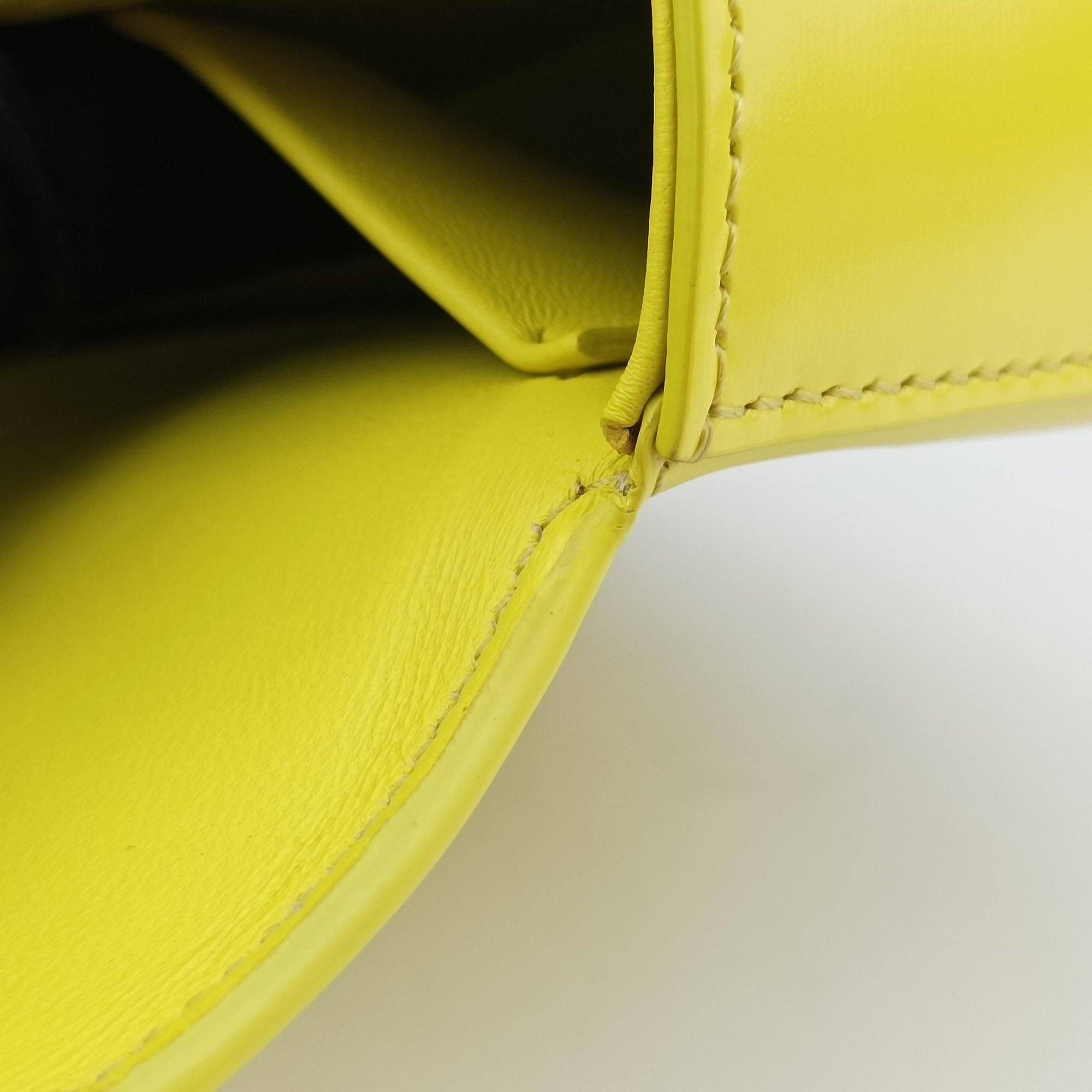 Pre-owned Celine Triomphe Chain Yellow Leather  shoulderbag | stylenewstar