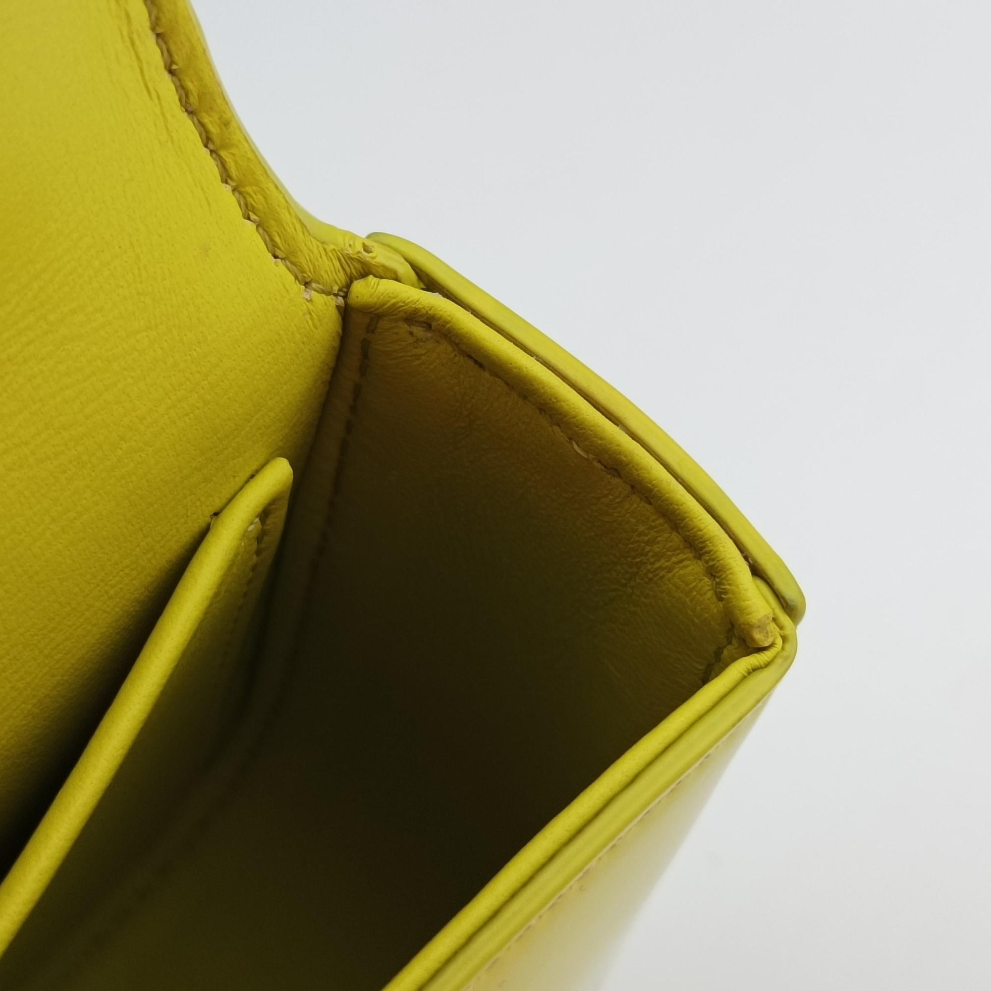Pre-owned Celine Triomphe Chain Yellow Leather  shoulderbag | stylenewstar