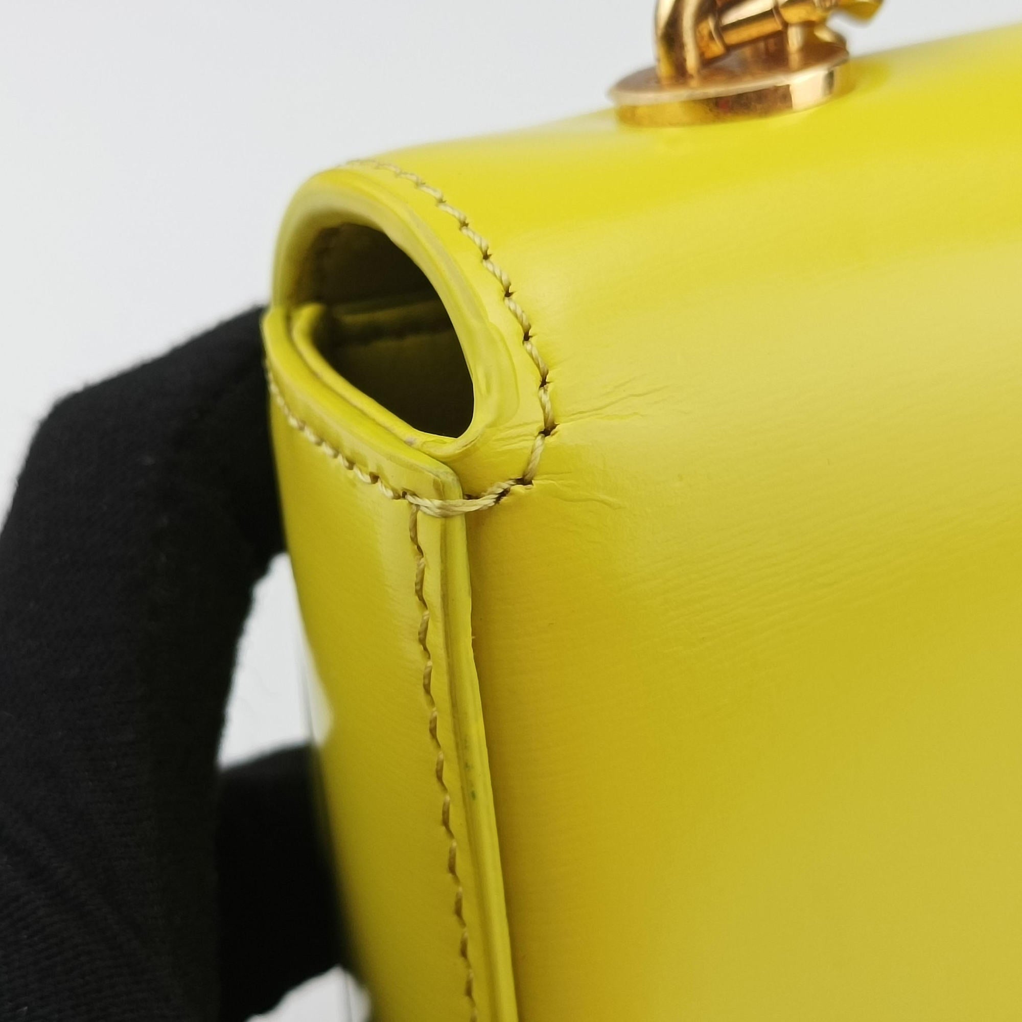 Pre-owned Celine Triomphe Chain Yellow Leather  shoulderbag | stylenewstar