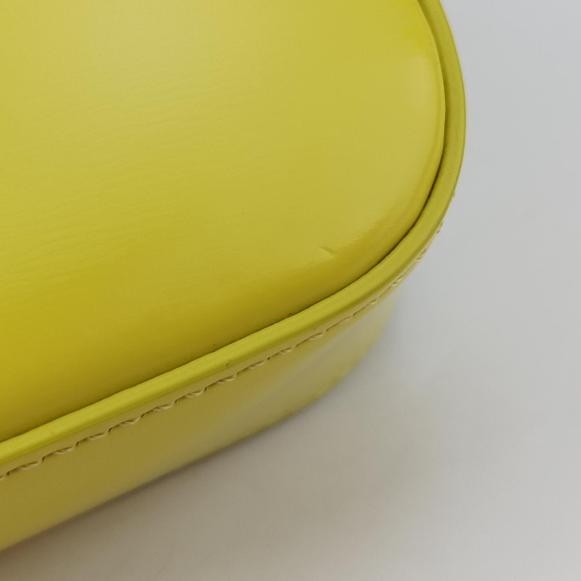 Pre-owned Celine Triomphe Chain Yellow Leather  shoulderbag | stylenewstar