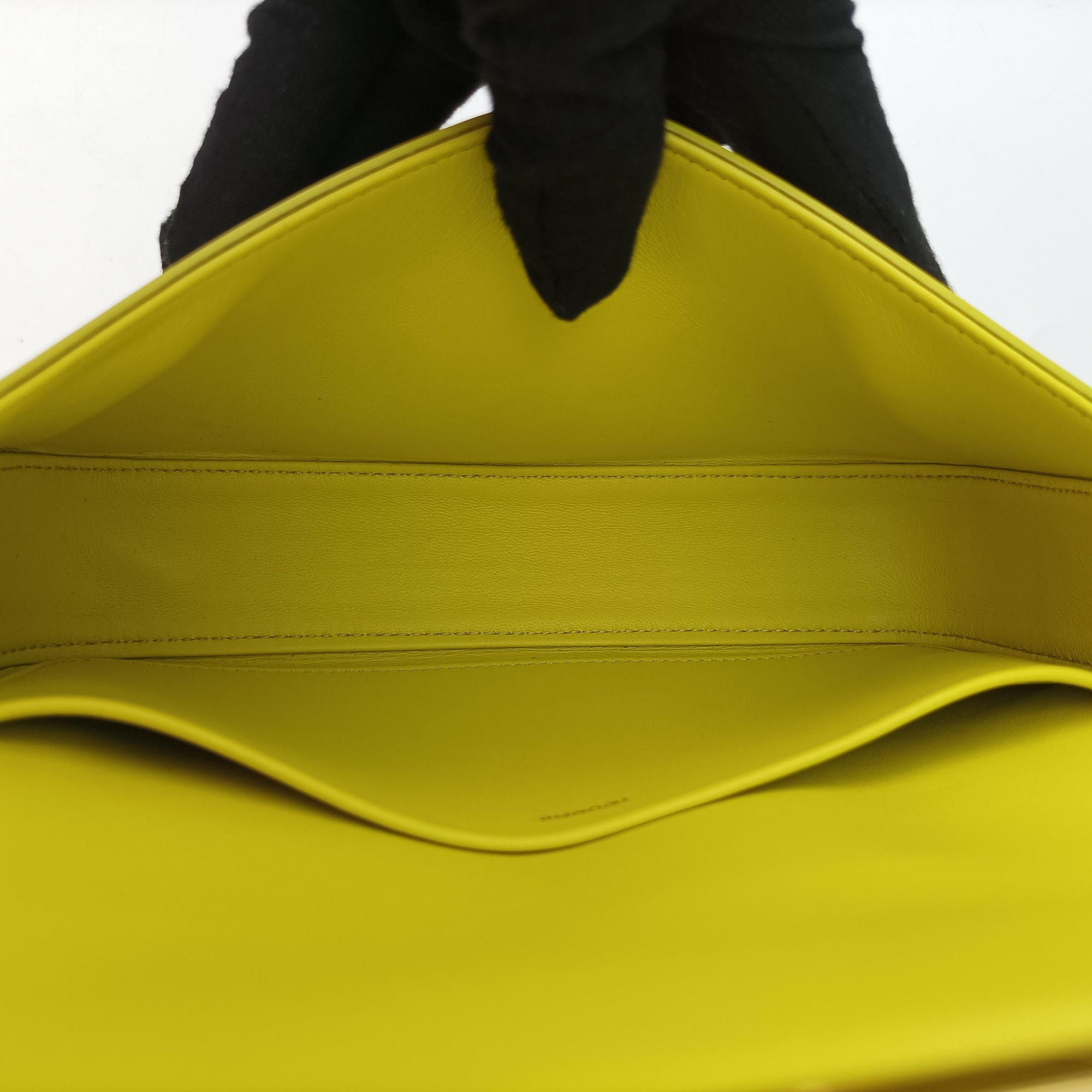 Pre-owned Celine Triomphe Chain Yellow Leather  shoulderbag | stylenewstar