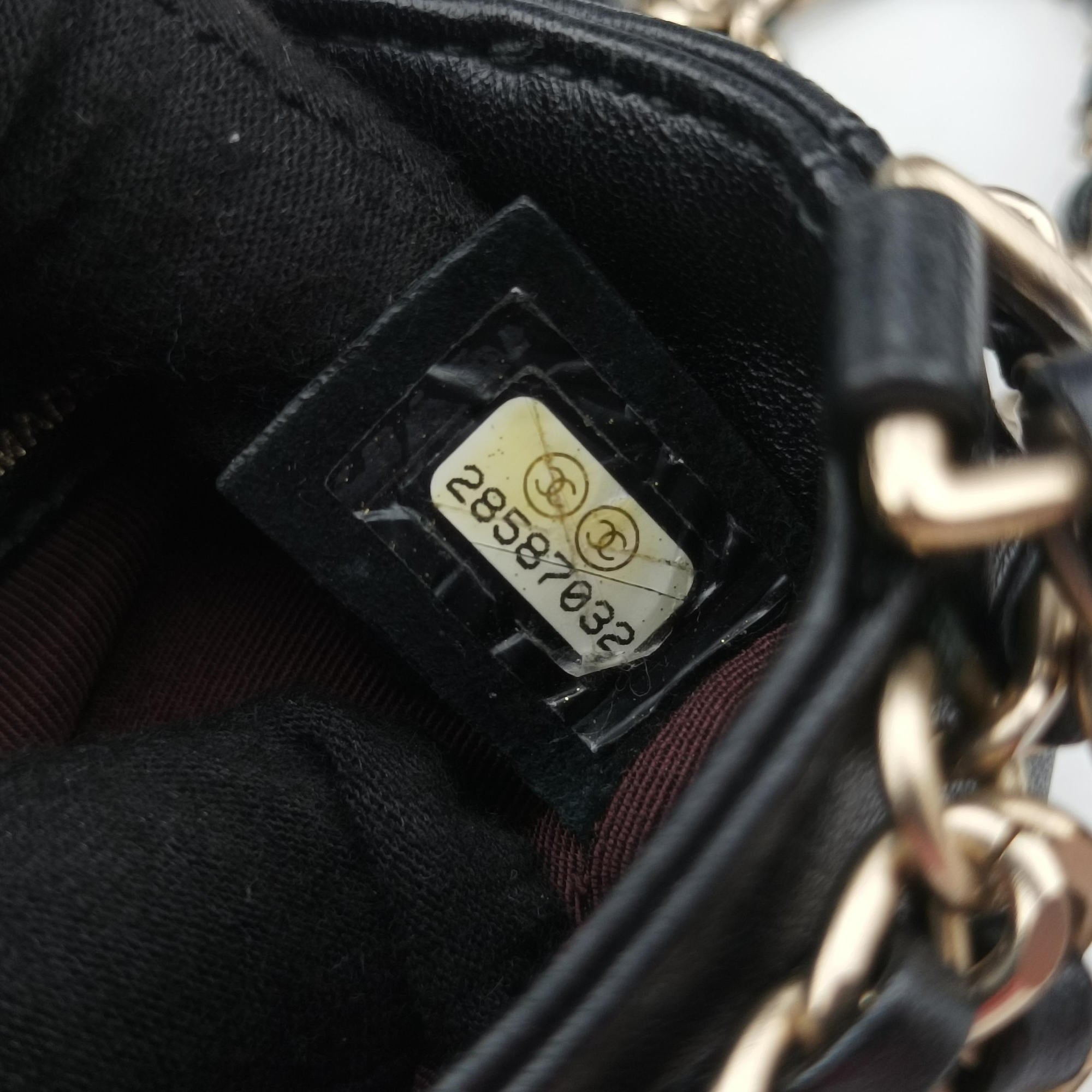 Pre-owned Chanel Tech Me Out phone case Black lambskin AP1161 shoulderbag | stylenewstar