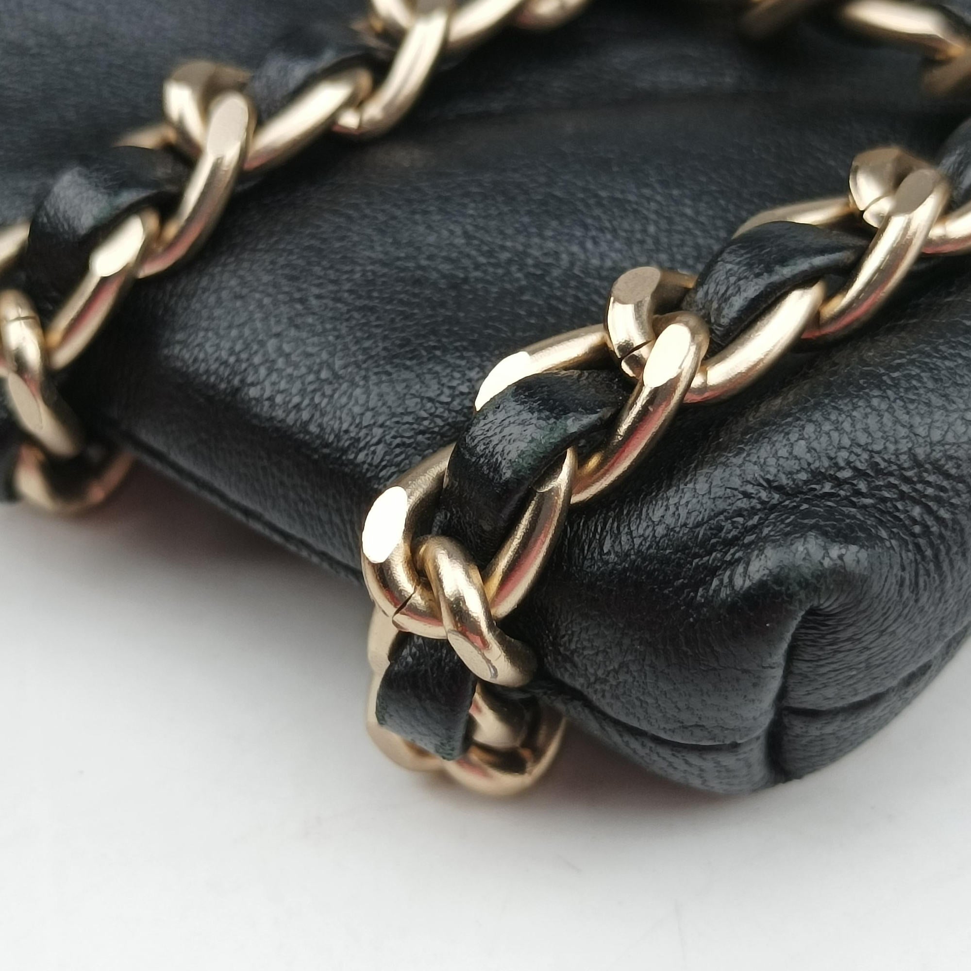 Pre-owned Chanel Tech Me Out phone case Black lambskin AP1161 shoulderbag | stylenewstar