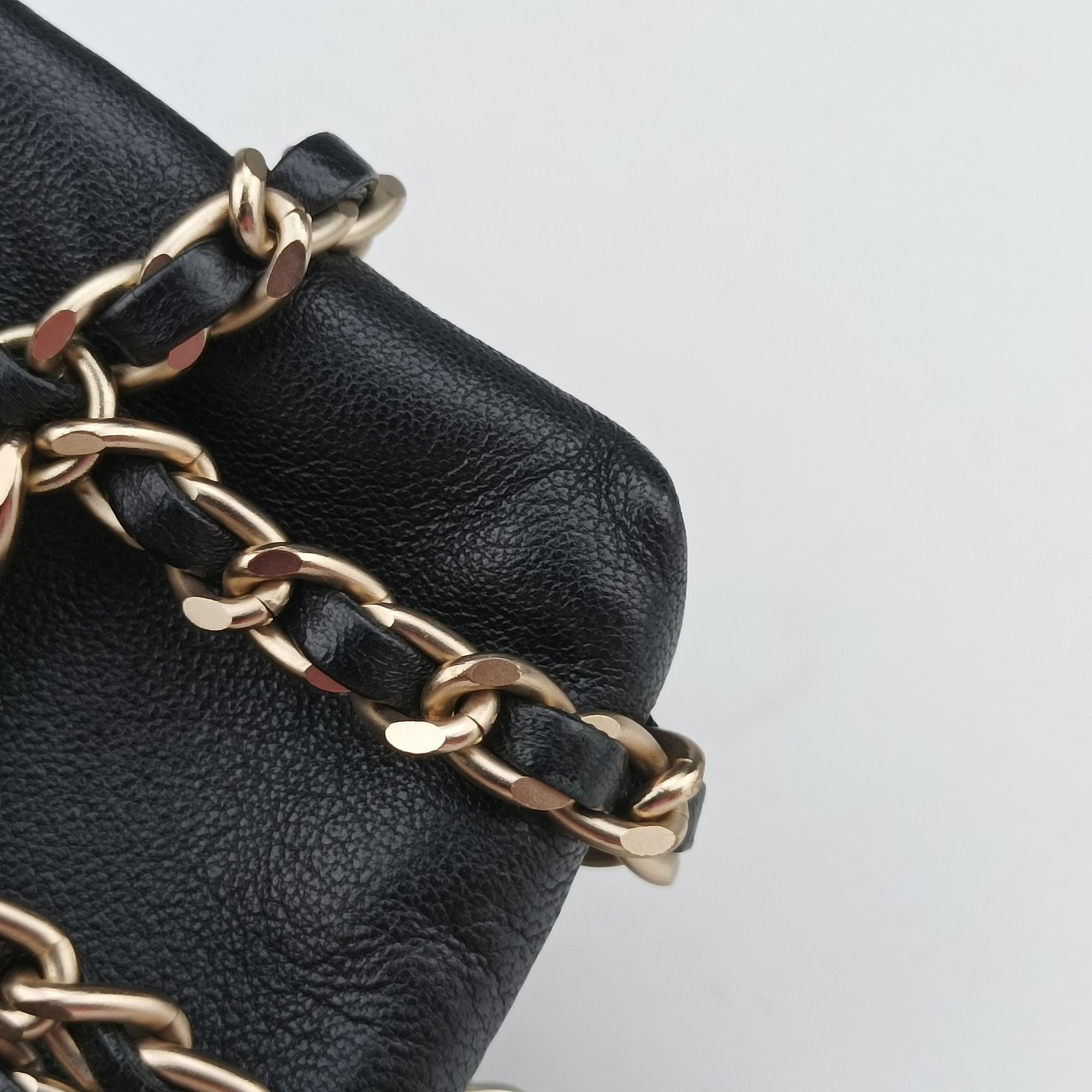 Pre-owned Chanel Tech Me Out phone case Black lambskin AP1161 shoulderbag | stylenewstar