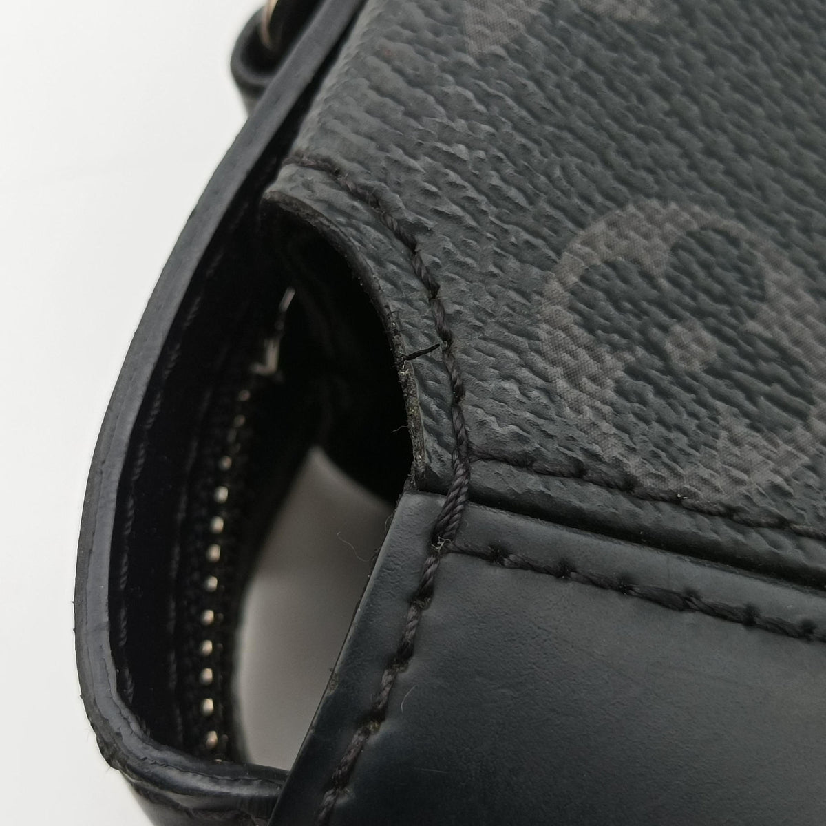 Pre-owned Louis Vuitton Explorer Noir Monogram Eclipse Canvas M40567 handbag | stylenewstar