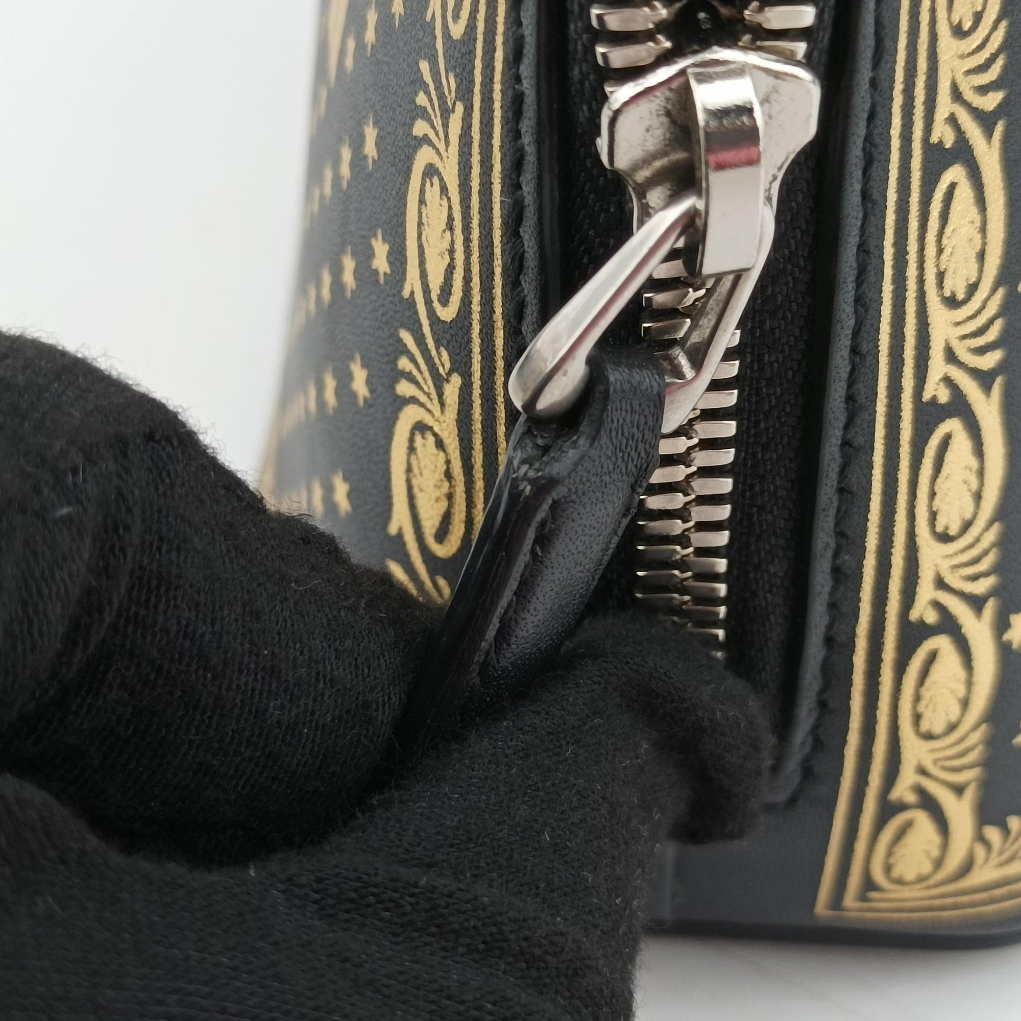 Pre-owned Gucci SEGA collaboration GUCCY print Black Leather 511189 shoulderbag | stylenewstar