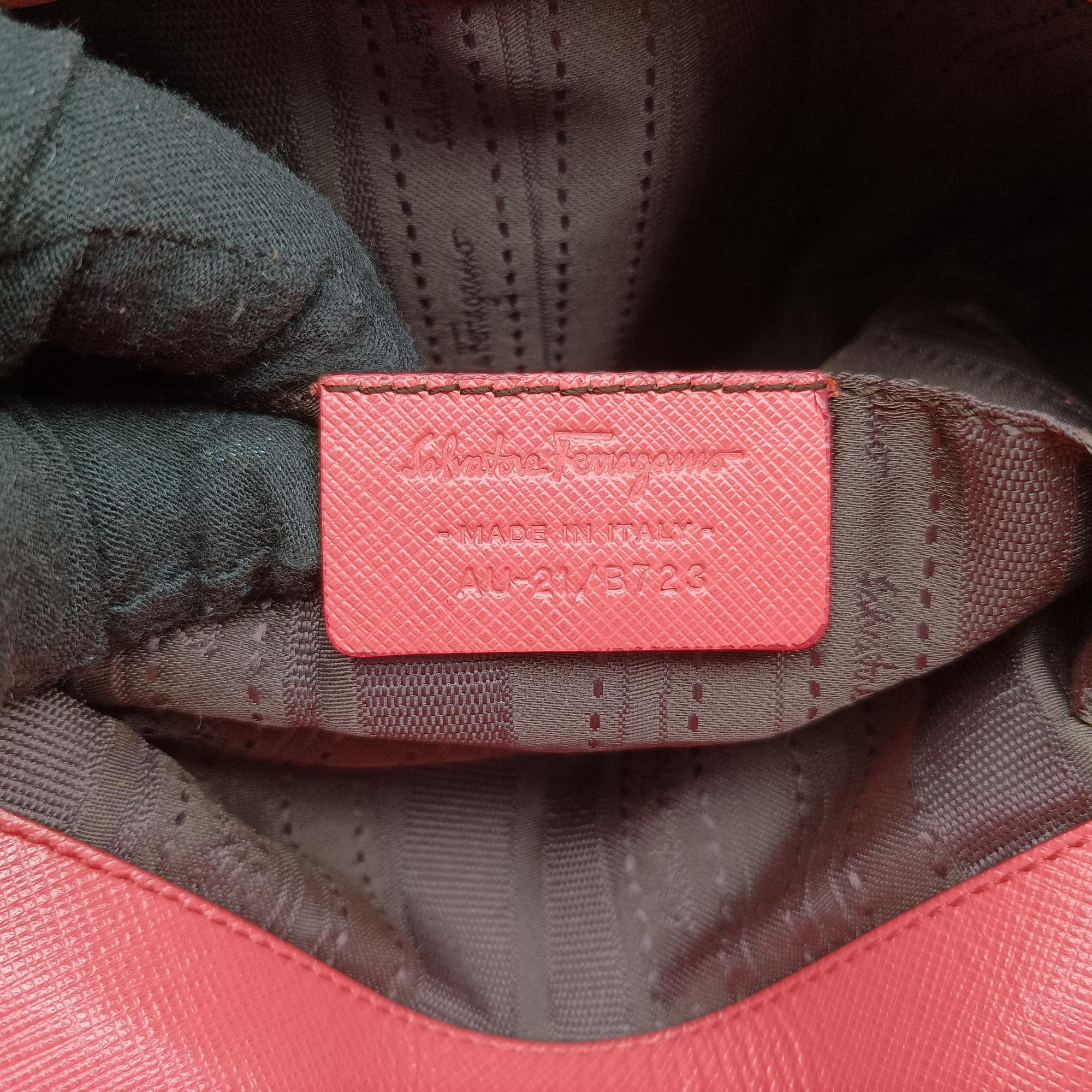 Vintage Ferragamo Gancini Pink Leather  shoulderbag | stylenewstar