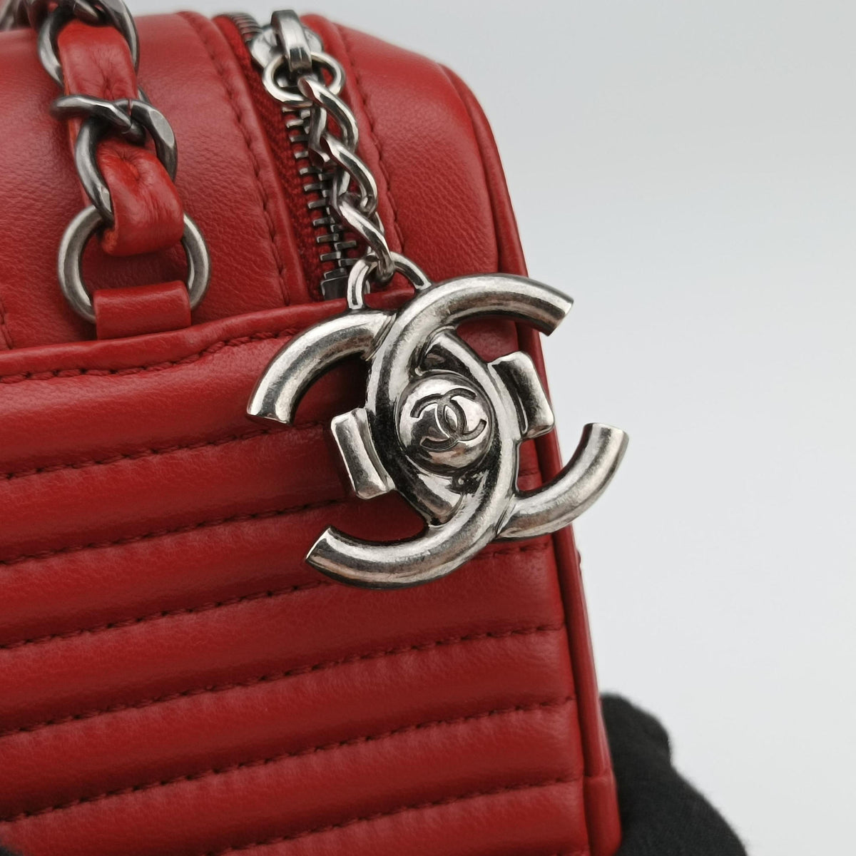 Pre-owned Chanel Coco Boy Camera Case Red lambskin A92655 shoulderbag | stylenewstar