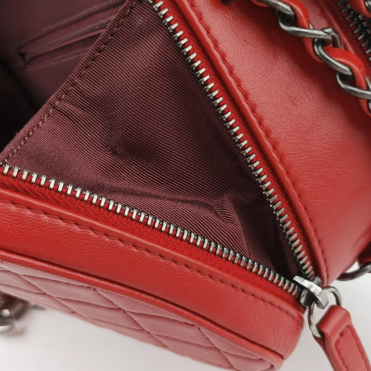Pre-owned Chanel Coco Boy Camera Case Red lambskin A92655 shoulderbag | stylenewstar
