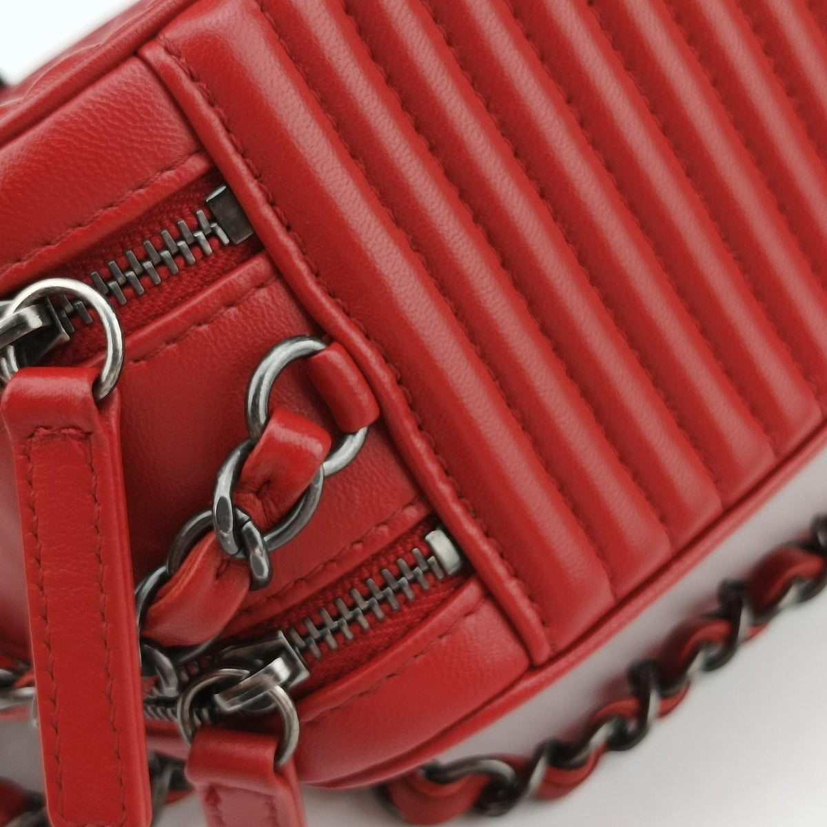 Pre-owned Chanel Coco Boy Camera Case Red lambskin A92655 shoulderbag | stylenewstar
