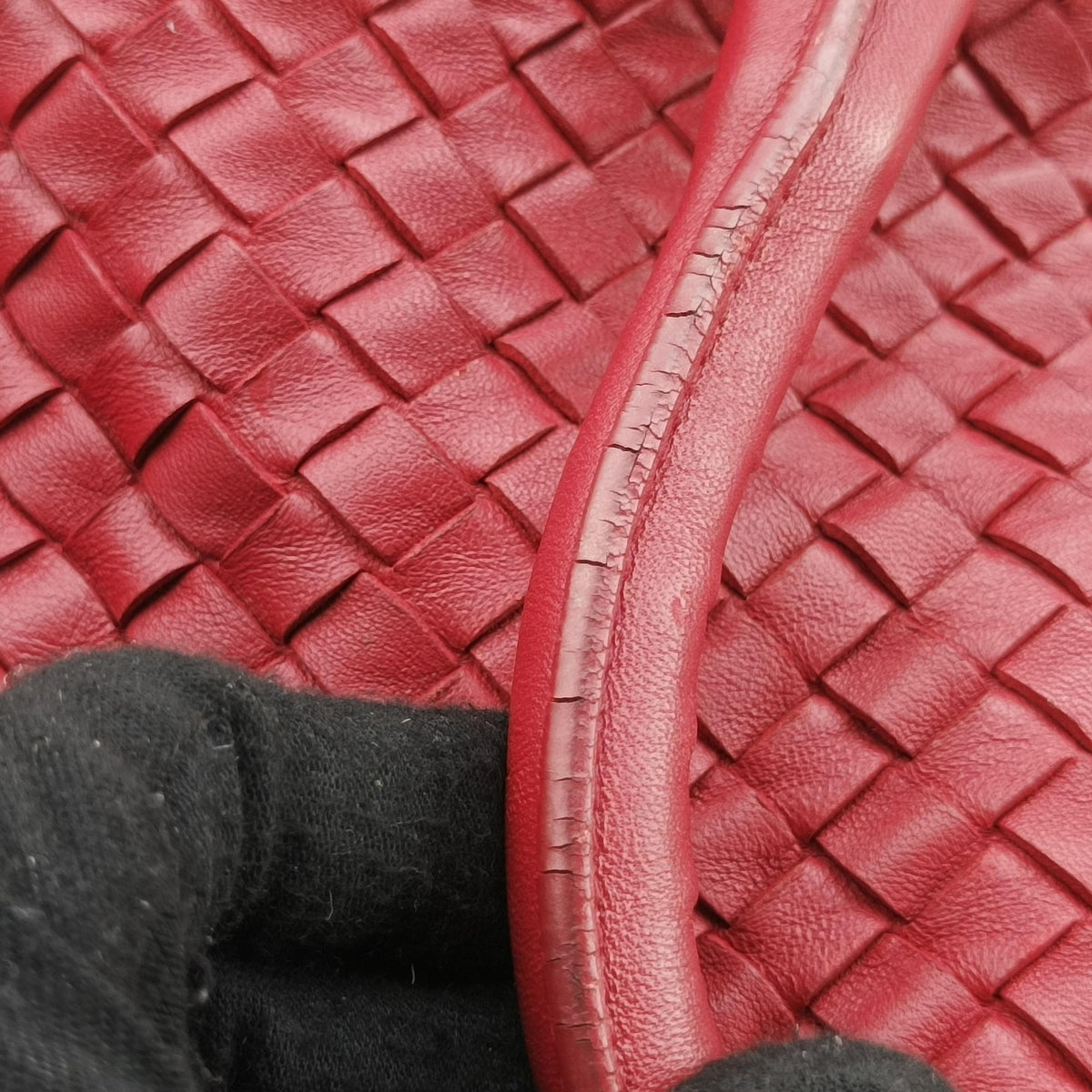 Secondhand Bottega Veneta Intrecciato Red lambskin  handbag | stylenewstar