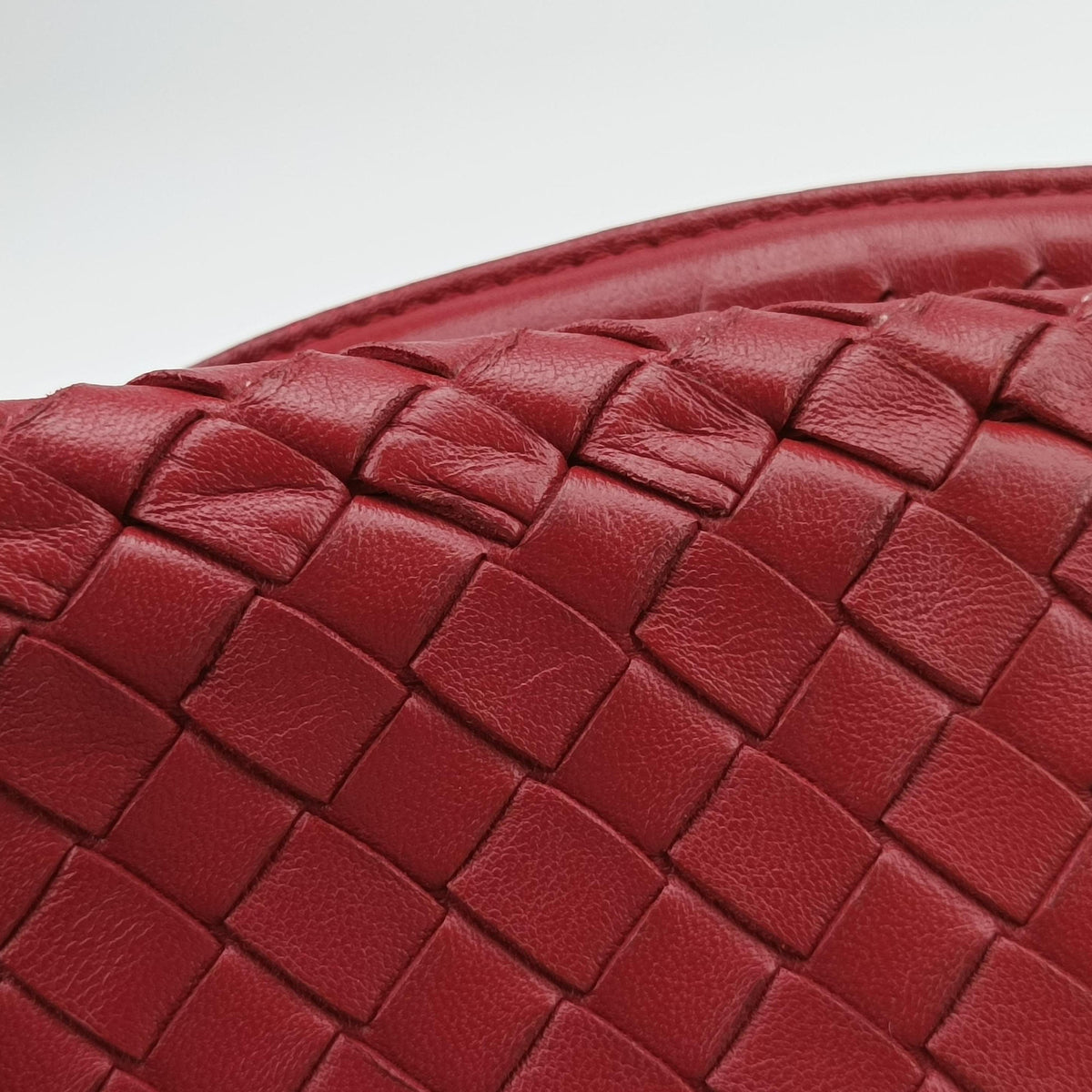 Secondhand Bottega Veneta Intrecciato Red lambskin  handbag | stylenewstar