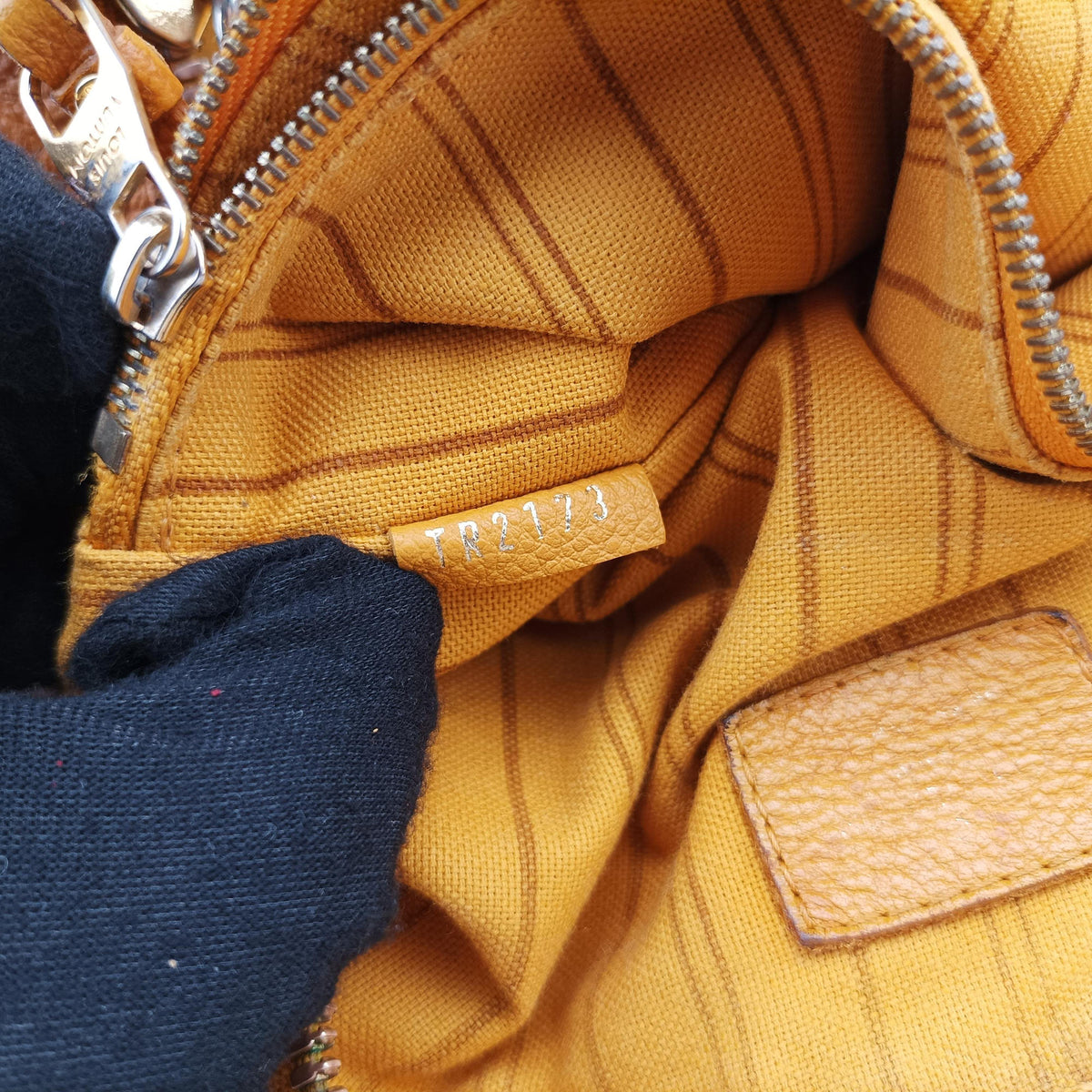Pre-owned Louis Vuitton Lumineuse PM saffron Monogram Empreinte M94324 shoulderbag | stylenewstar