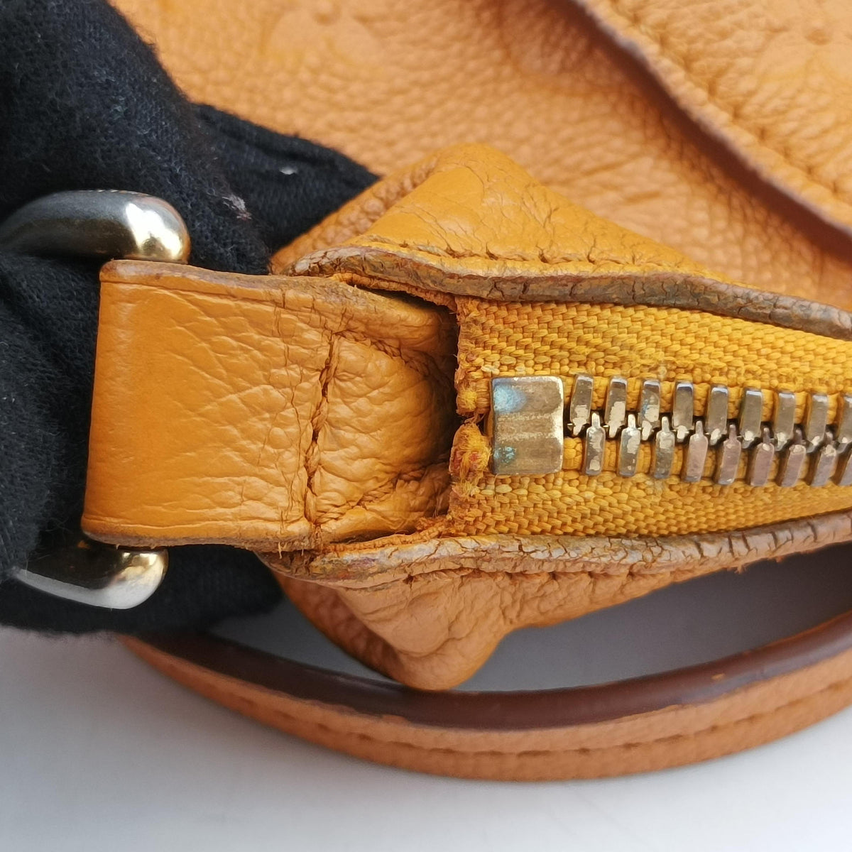 Pre-owned Louis Vuitton Lumineuse PM saffron Monogram Empreinte M94324 shoulderbag | stylenewstar
