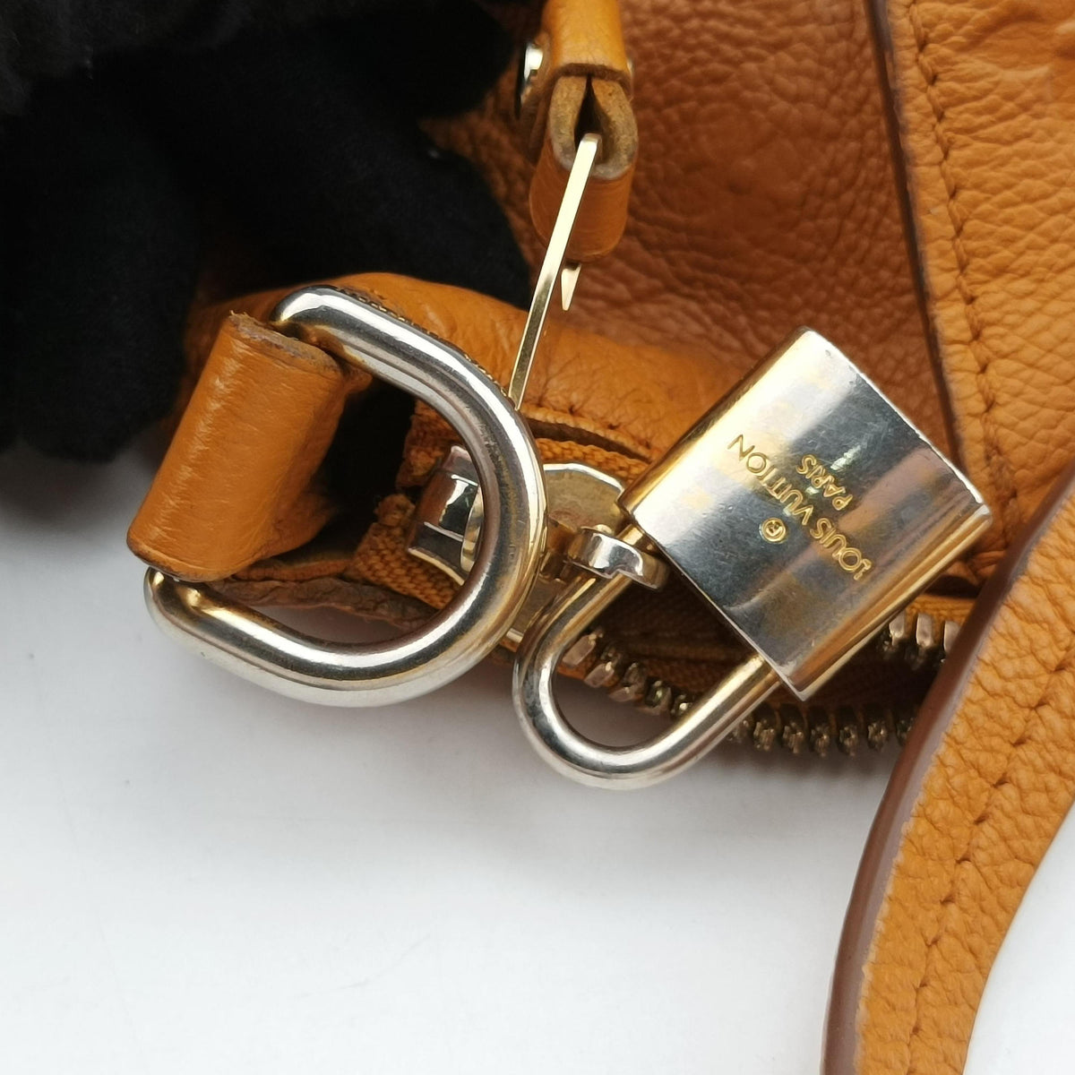 Pre-owned Louis Vuitton Lumineuse PM saffron Monogram Empreinte M94324 shoulderbag | stylenewstar