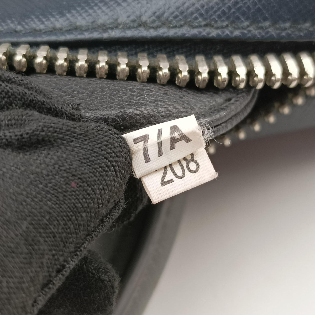 Pre-owned Prada business bag briefcase Grey x Navy SAFFIANO Leather 2VE363 handbag | stylenewstar