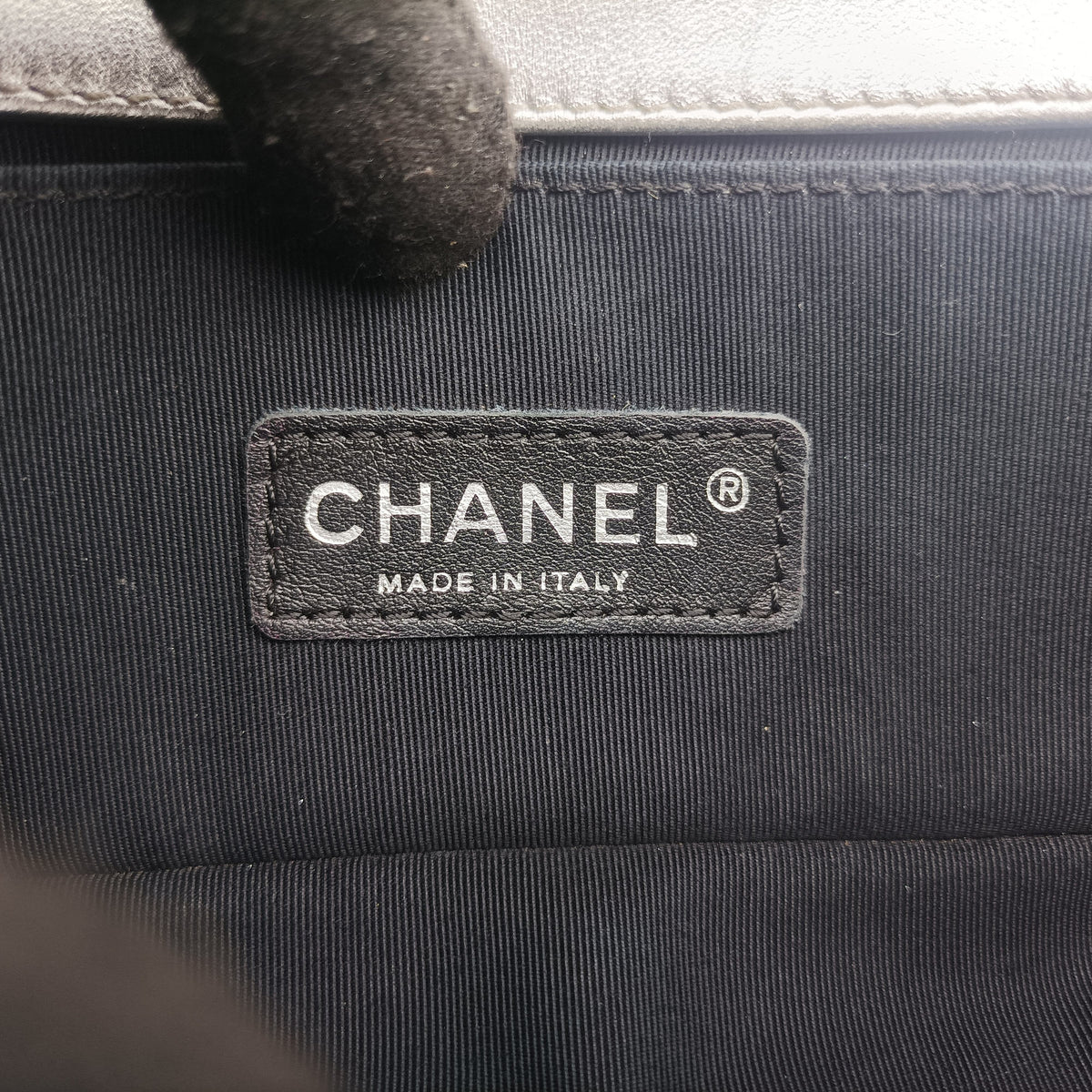 Secondhand Chanel BOY CHANEL Golden Patent Leather A67085 shoulderbag | stylenewstar