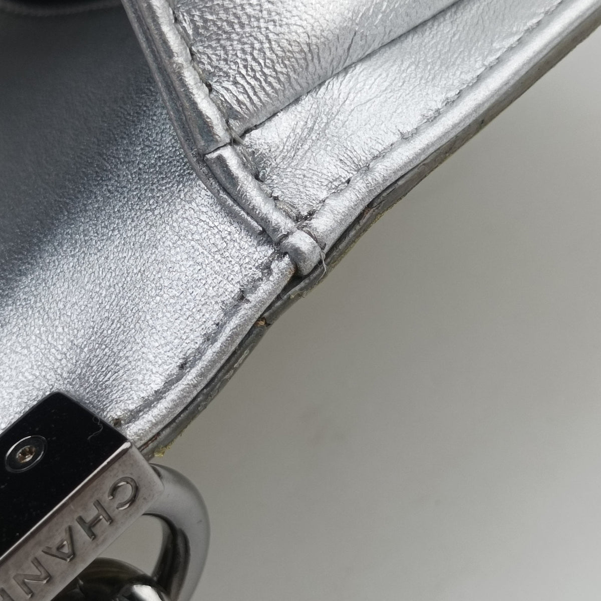 Secondhand Chanel BOY CHANEL Golden Patent Leather A67085 shoulderbag | stylenewstar