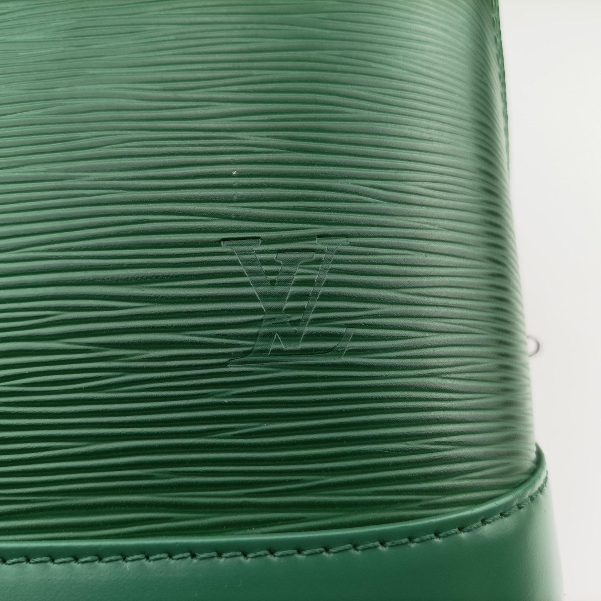 Pre-owned Louis Vuitton Alma PM Green Cloak epi M40618 handbag | stylenewstar