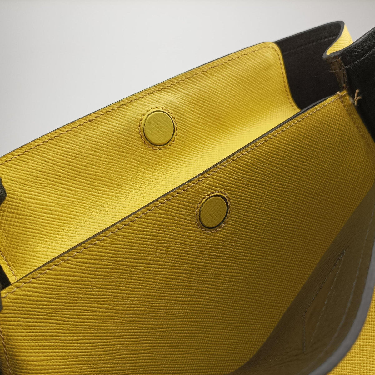 Pre-owned Prada Double Cuir Yellow SAFFIANO　Leather BN2756 handbag | stylenewstar