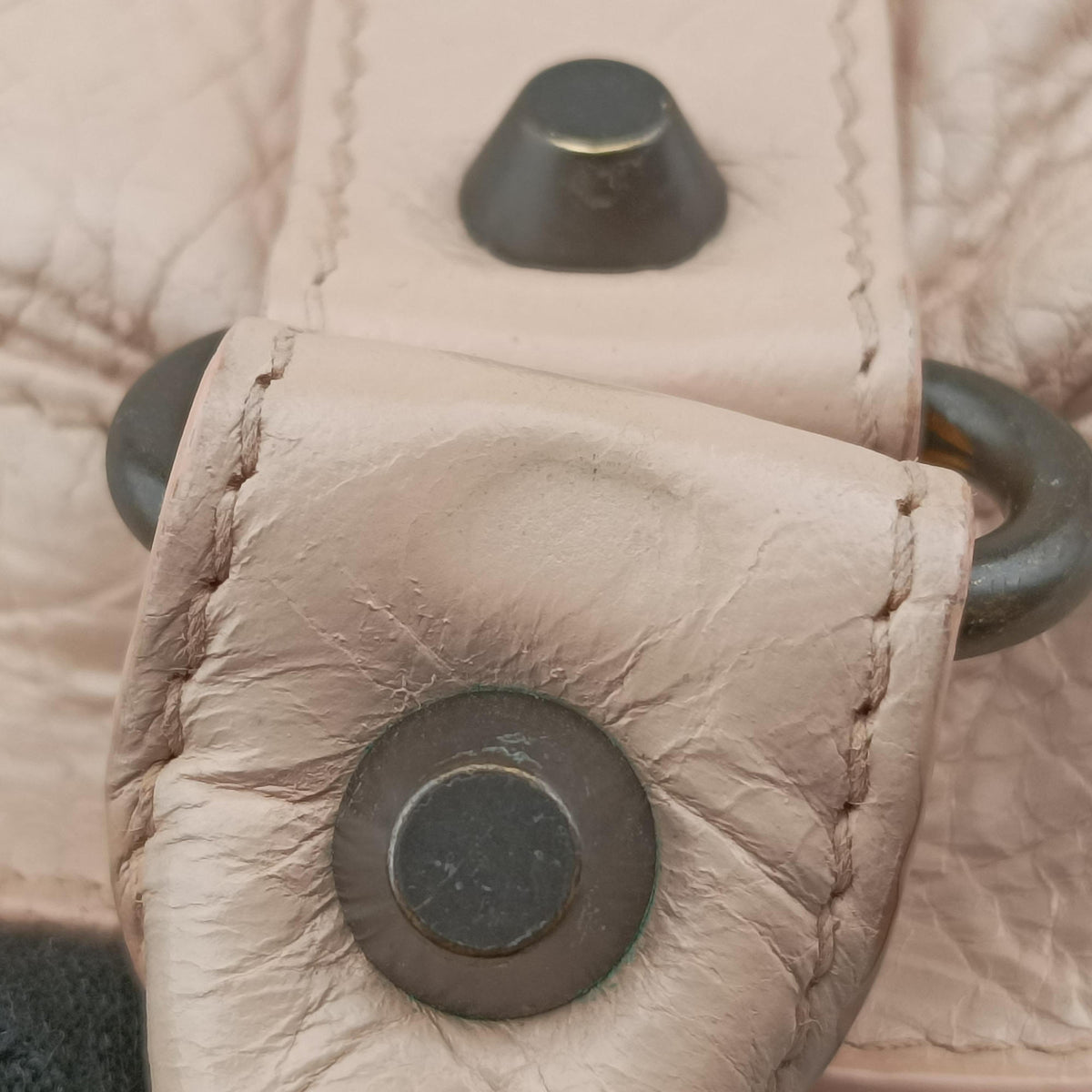 Pre-owned Balenciaga Giant City Pink lambskin  shoulderbag | stylenewstar