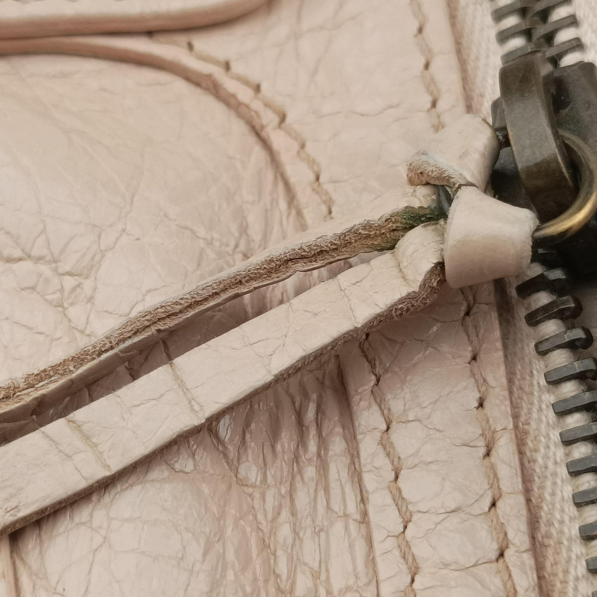 Pre-owned Balenciaga Giant City Pink lambskin  shoulderbag | stylenewstar
