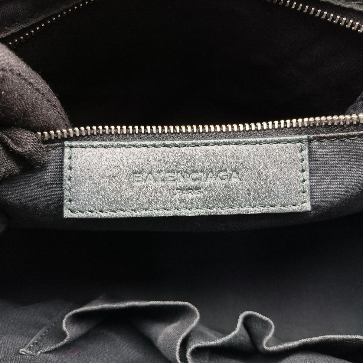 Pre-owned Balenciaga Large City Green Leather  shoulderbag | stylenewstar