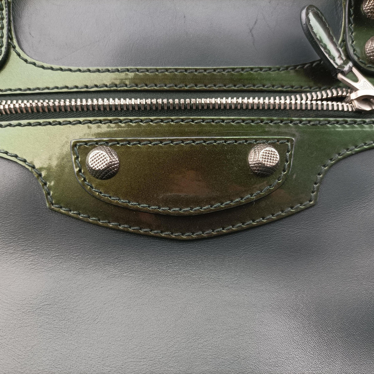 Pre-owned Balenciaga Large City Green Leather  shoulderbag | stylenewstar