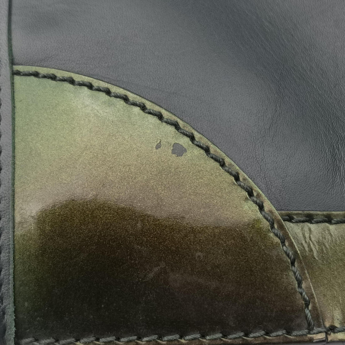 Pre-owned Balenciaga Large City Green Leather  shoulderbag | stylenewstar