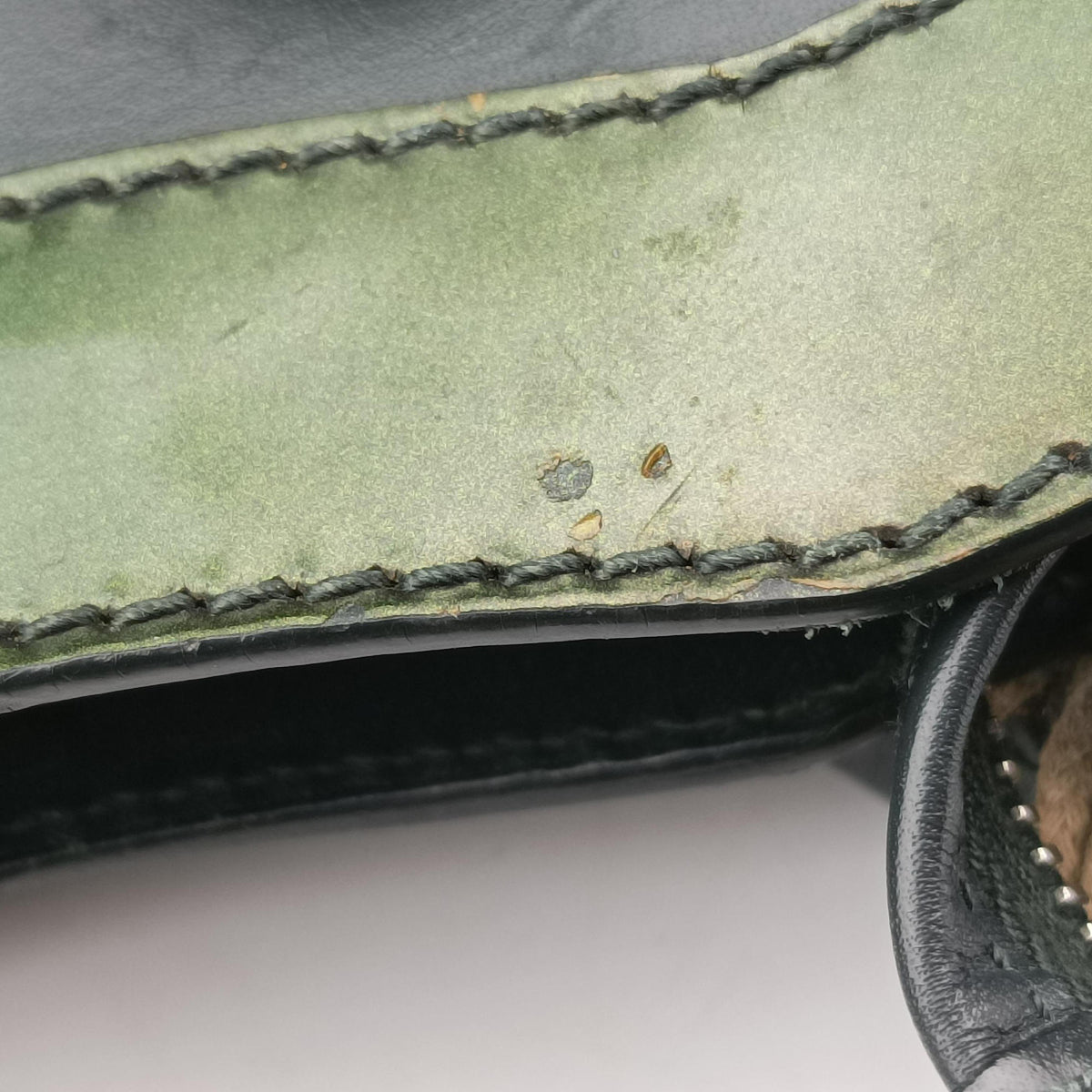 Pre-owned Balenciaga Large City Green Leather  shoulderbag | stylenewstar