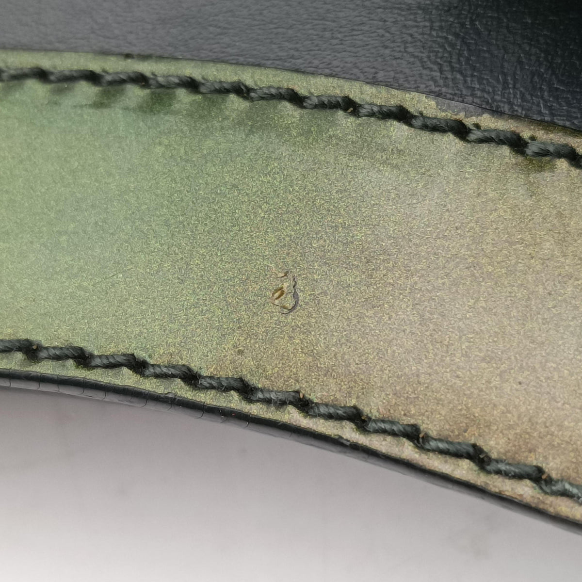 Pre-owned Balenciaga Large City Green Leather  shoulderbag | stylenewstar