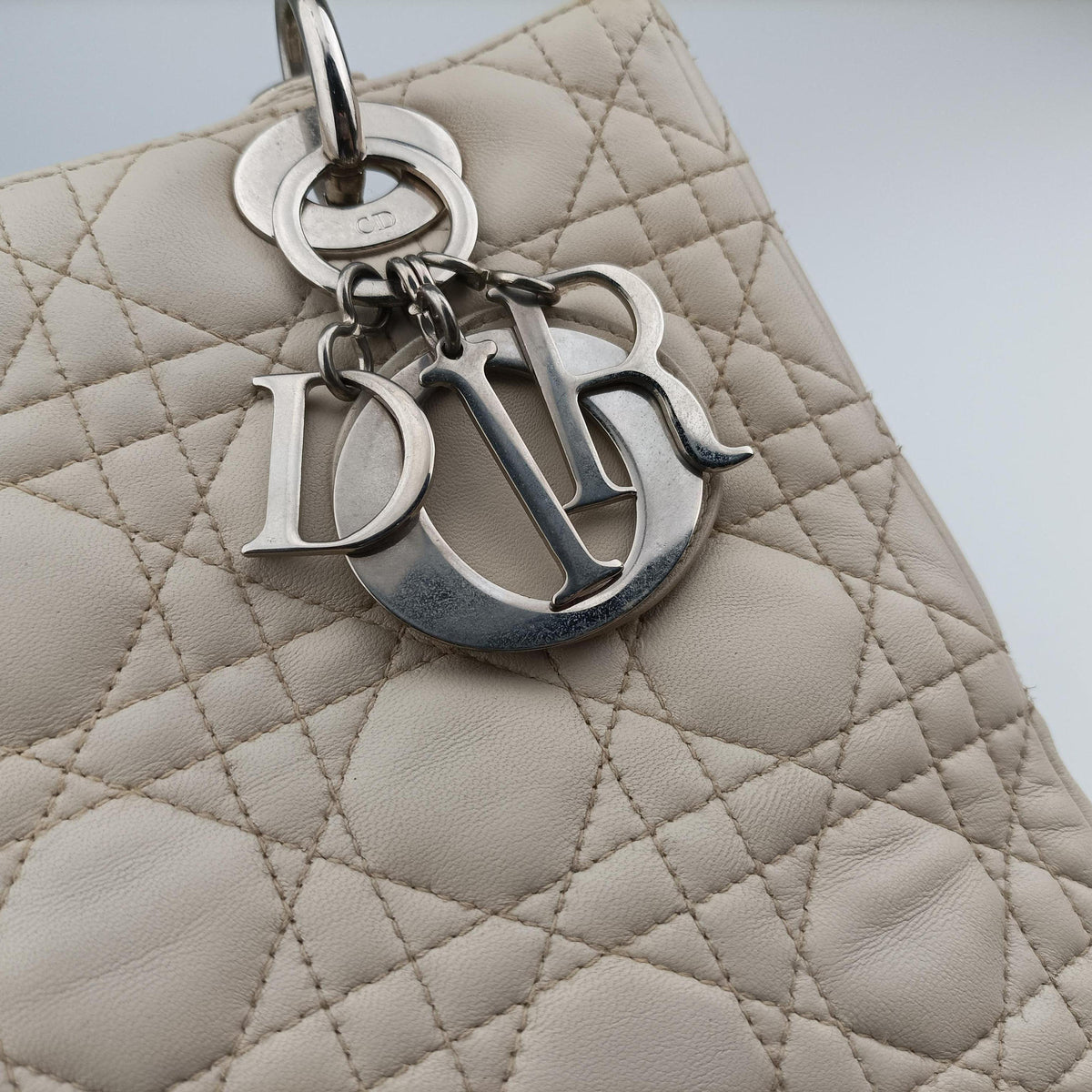 Secondhand Christian Dior Lady Dior Beige lambskin  shoulderbag | stylenewstar