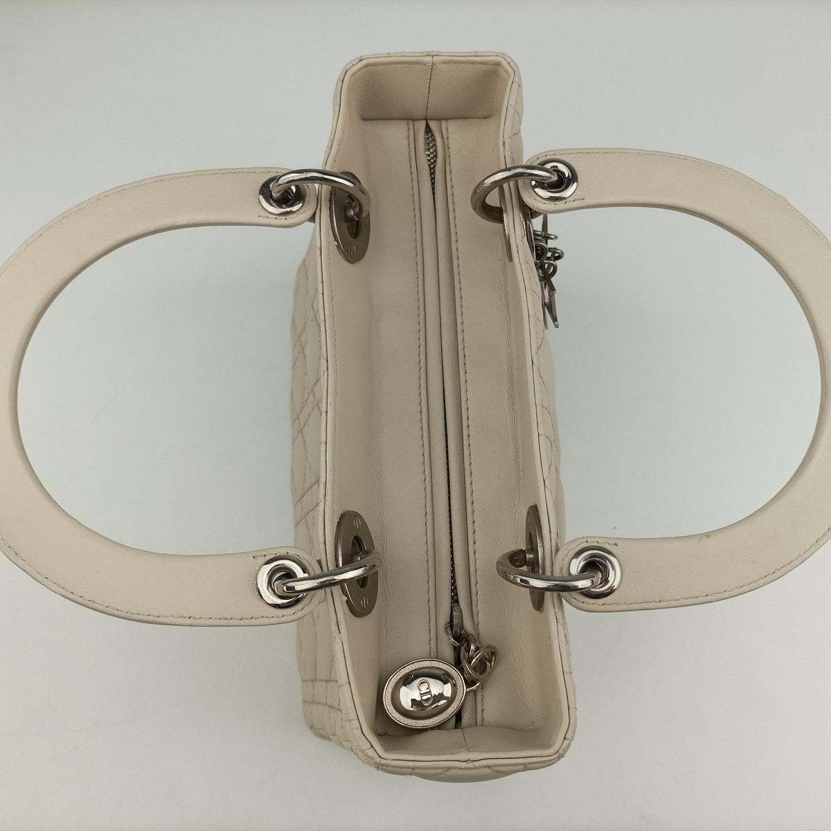 Secondhand Christian Dior Lady Dior Beige lambskin  shoulderbag | stylenewstar
