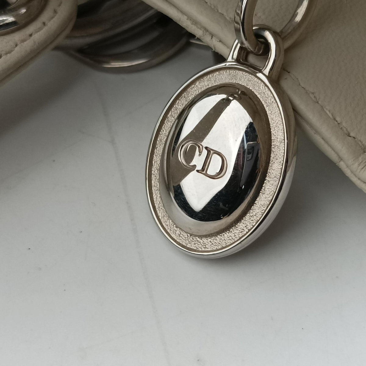 Secondhand Christian Dior Lady Dior Beige lambskin  shoulderbag | stylenewstar
