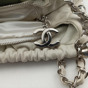 Pre-owned Chanel Perforated Chain White Leather A34884 shoulderbag | stylenewstar