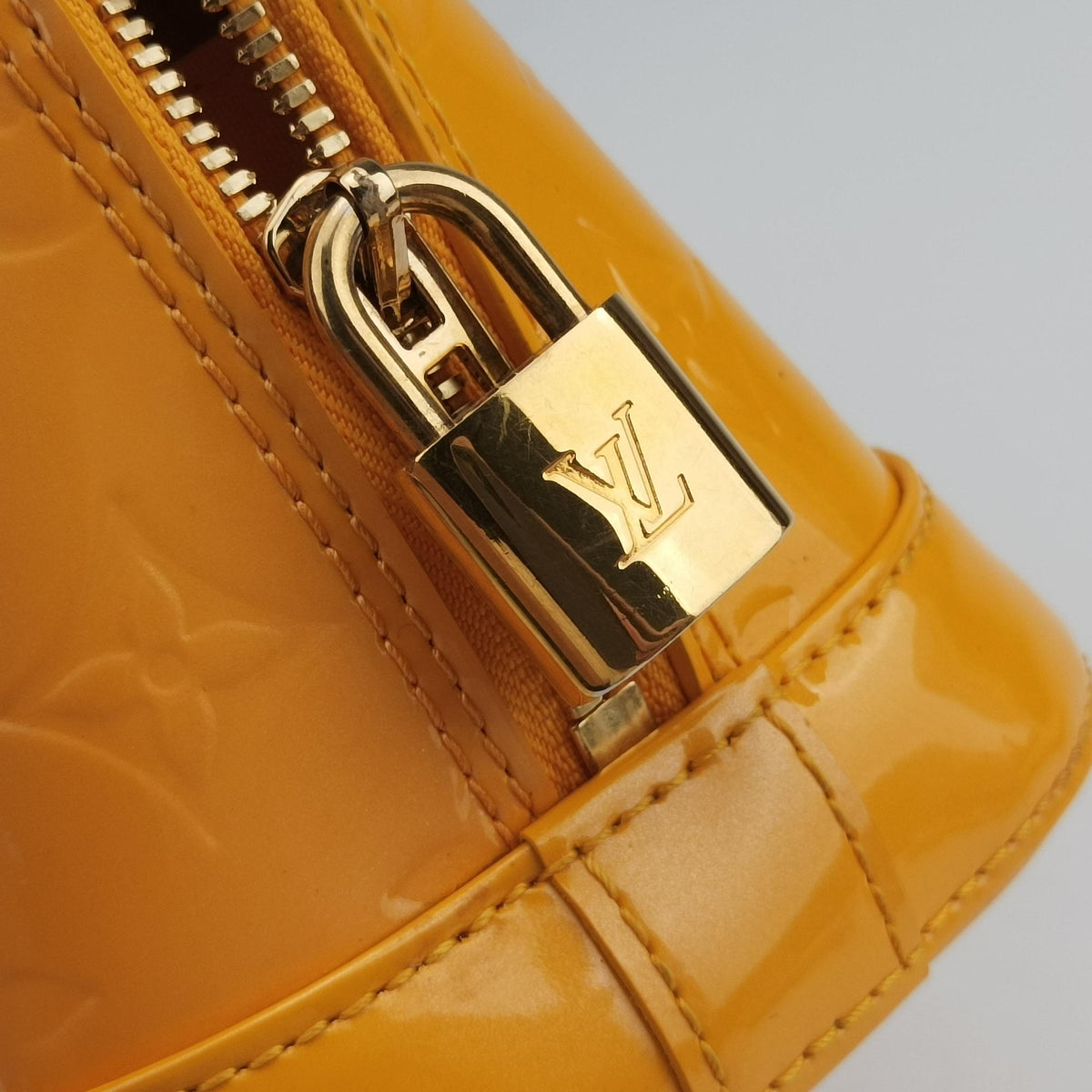 Pre-owned Louis Vuitton Alma PM jone passion Vernis M91697 shoulderbag | stylenewstar