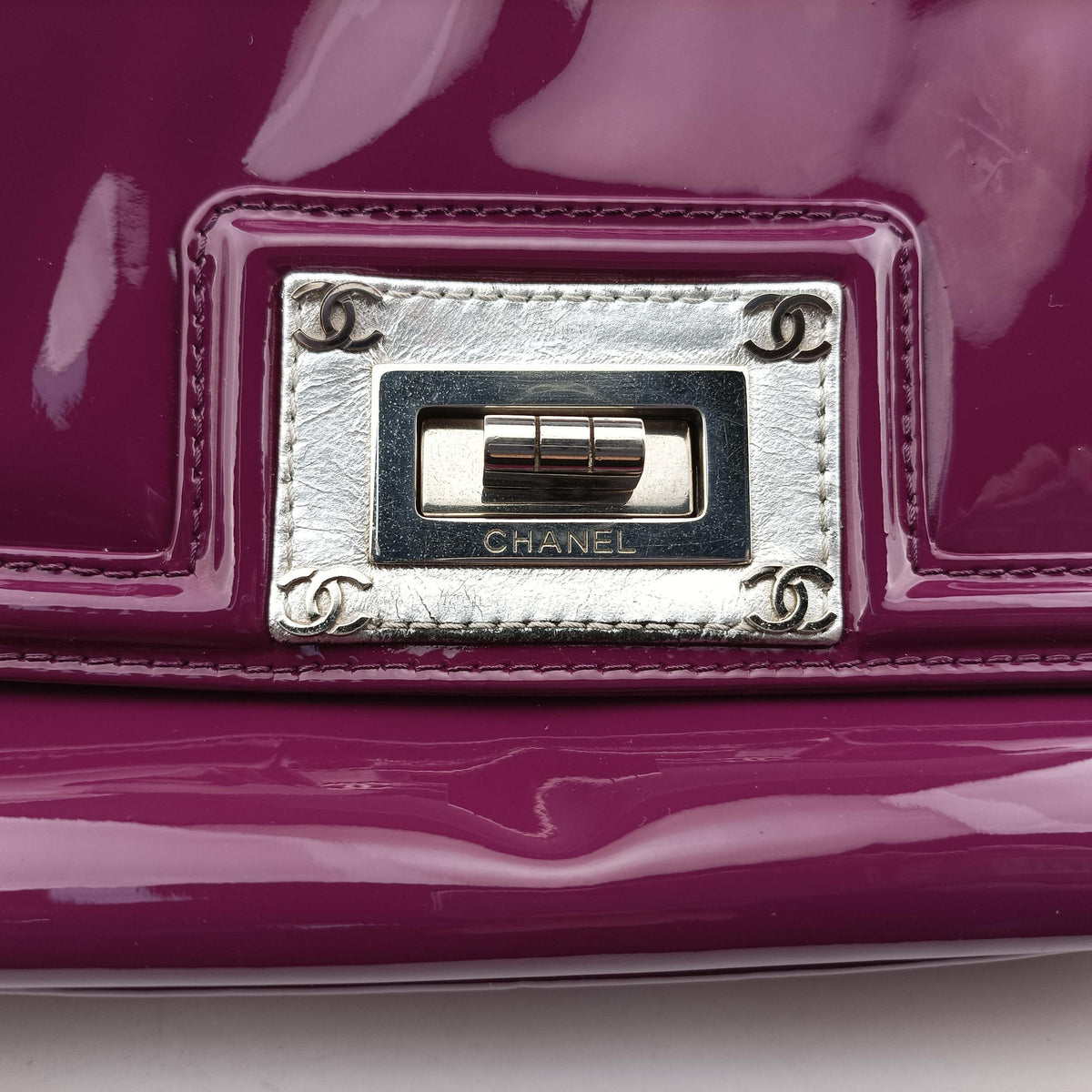 Pre-owned Chanel Chain Flap Purple Patent A46186 shoulderbag | stylenewstar
