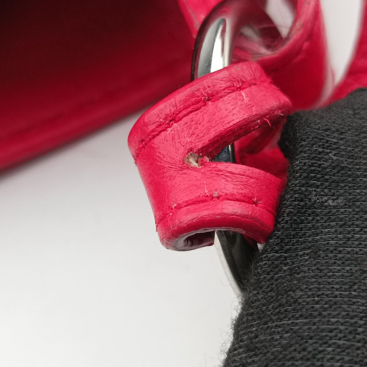 Pre-owned Balenciaga The Giant Hip Red lambskin  shoulderbag | stylenewstar