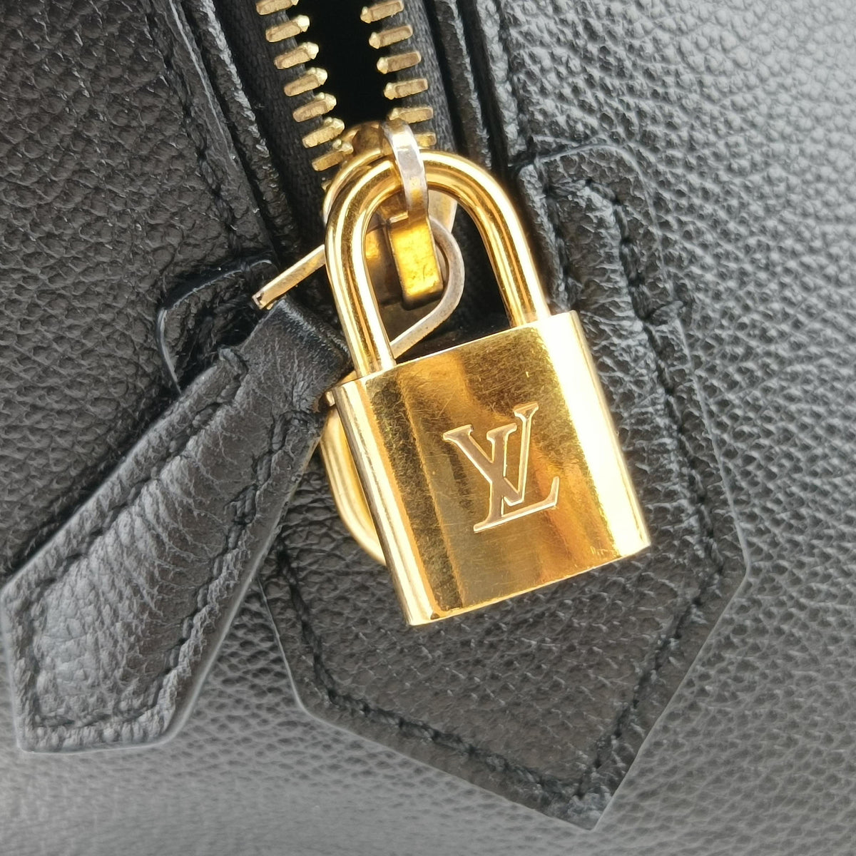 Vintage Louis Vuitton Speedy Bandouliere 30 NM Noir Monogram Empreinte M42406 shoulderbag | stylenewstar