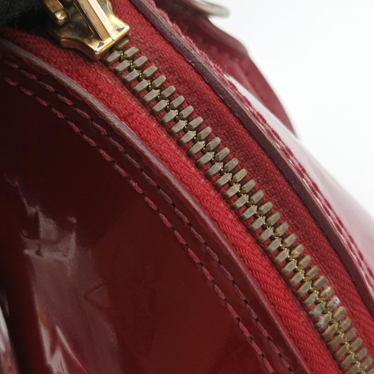 Vintage Louis Vuitton Alma BB CERISE Vernis M90174 handbag | stylenewstar