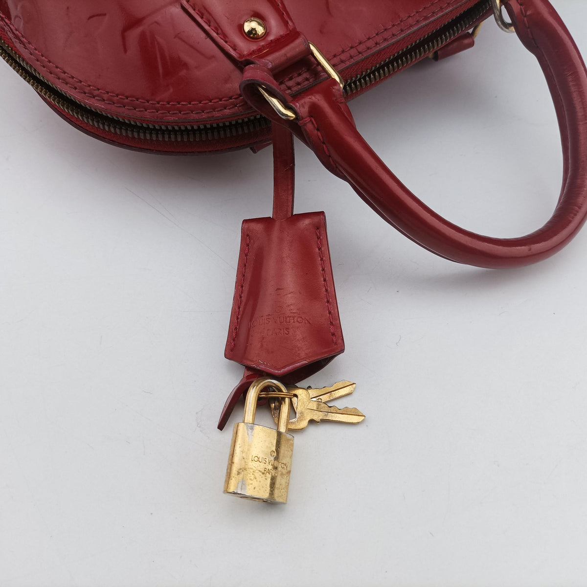 Vintage Louis Vuitton Alma BB CERISE Vernis M90174 handbag | stylenewstar