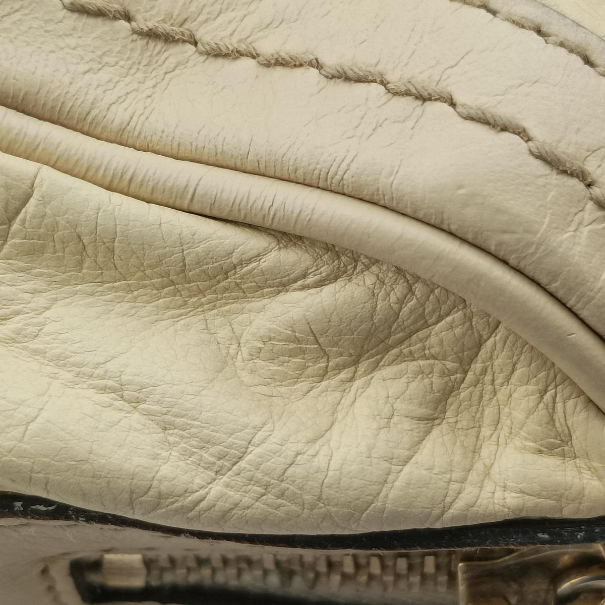 Pre-owned Gucci Hysteria Boston White Leather 181485 handbag | stylenewstar