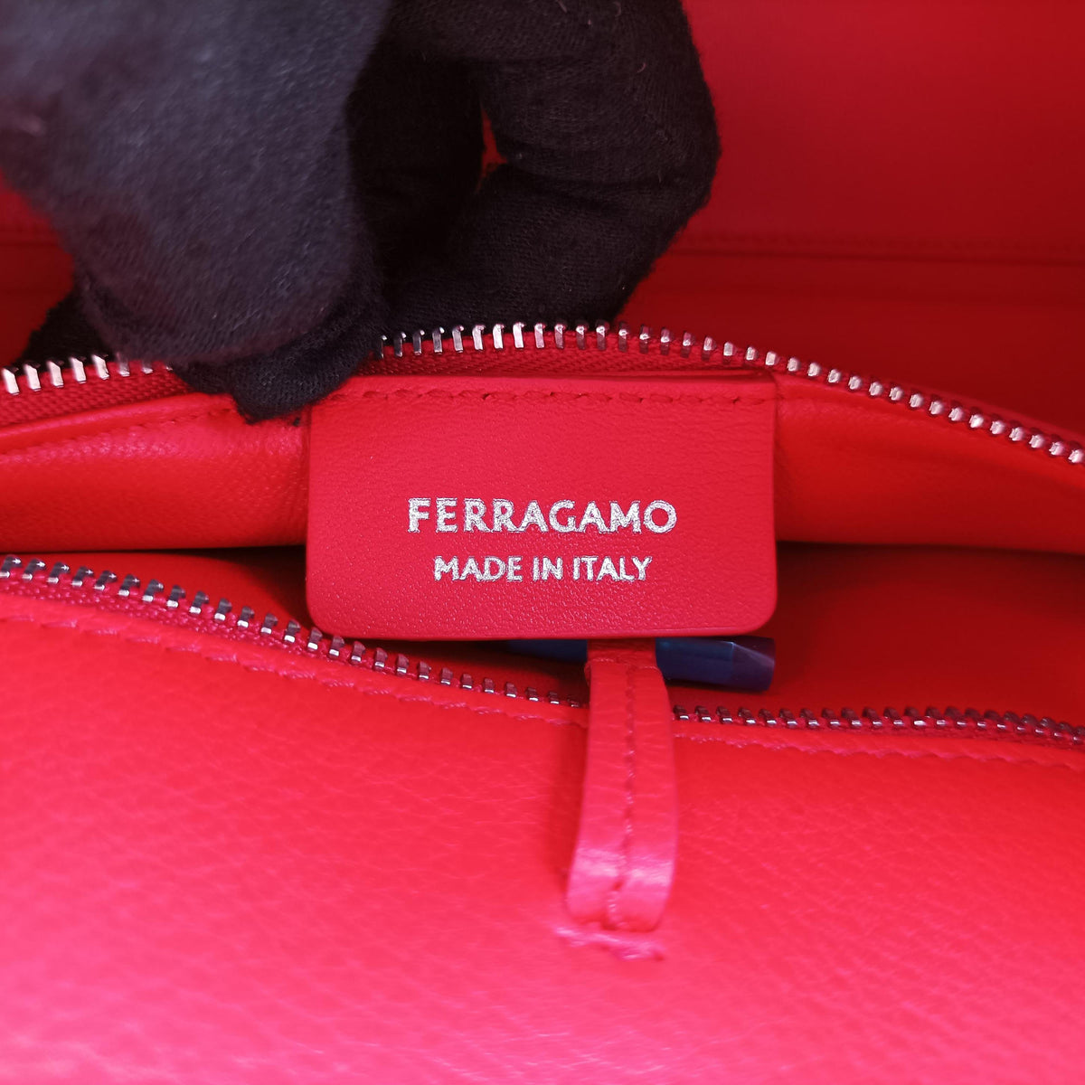 Pre-owned Ferragamo Hug Red leather  shoulderbag | stylenewstar